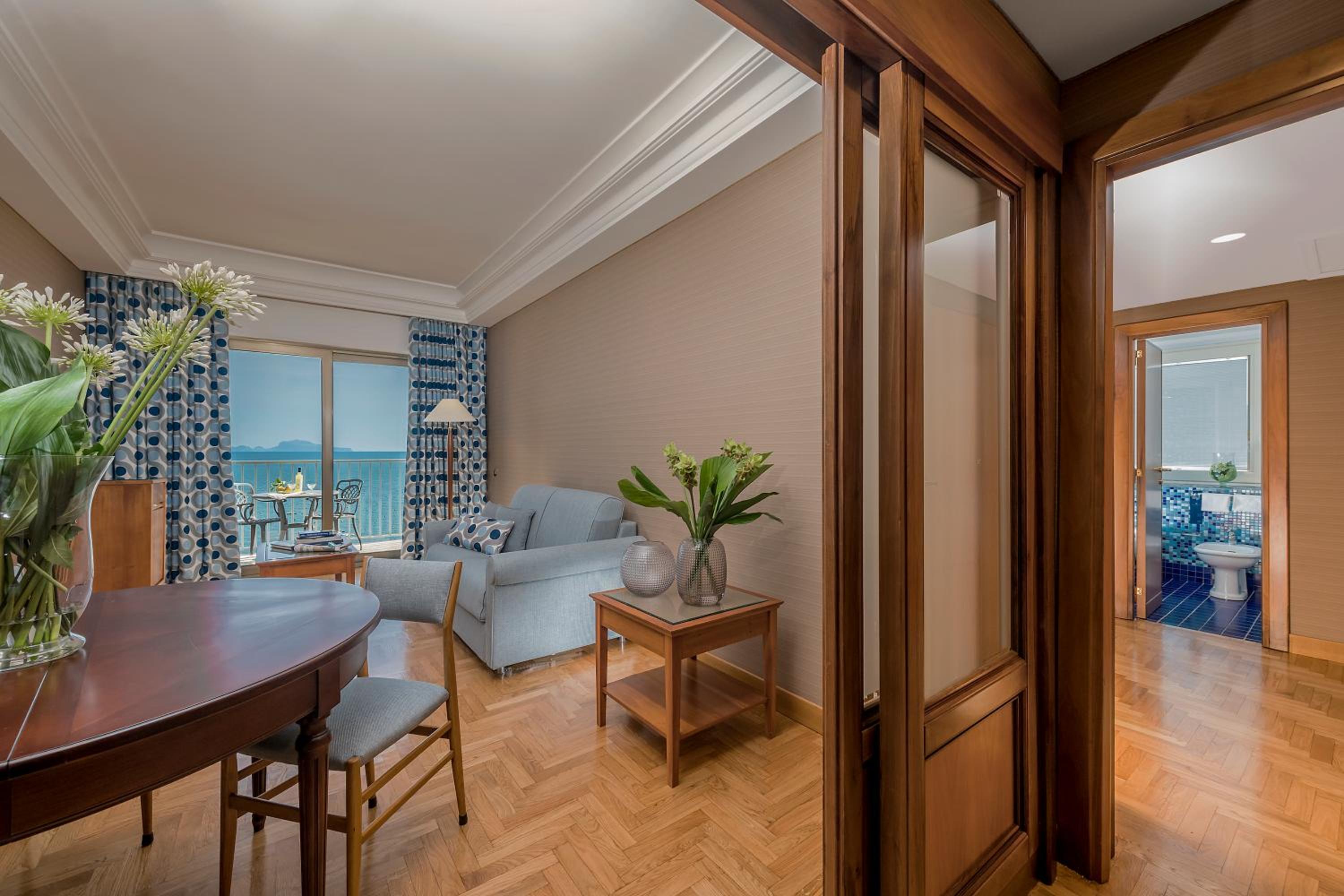 Junior Suite with Sea View - Photo 4