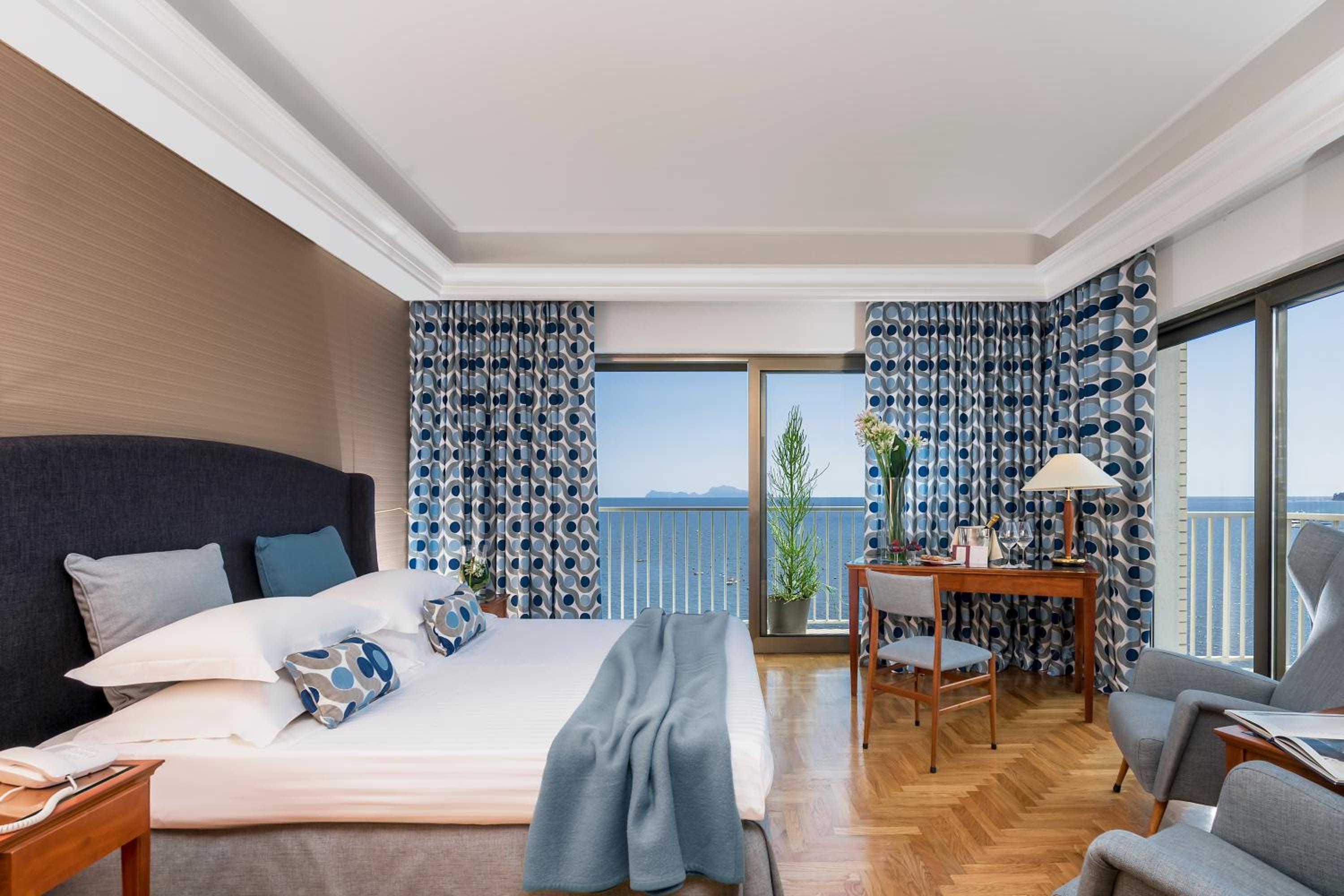 Junior Suite with Sea View - Photo 1