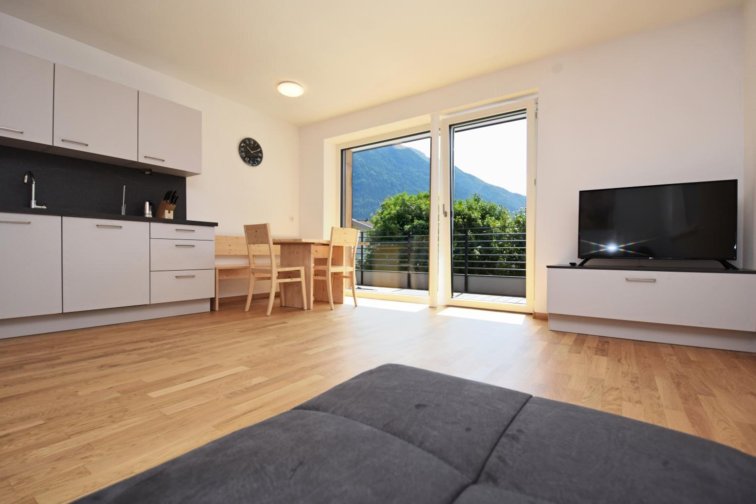 AT 140-7 - Three Room apartment with balcony