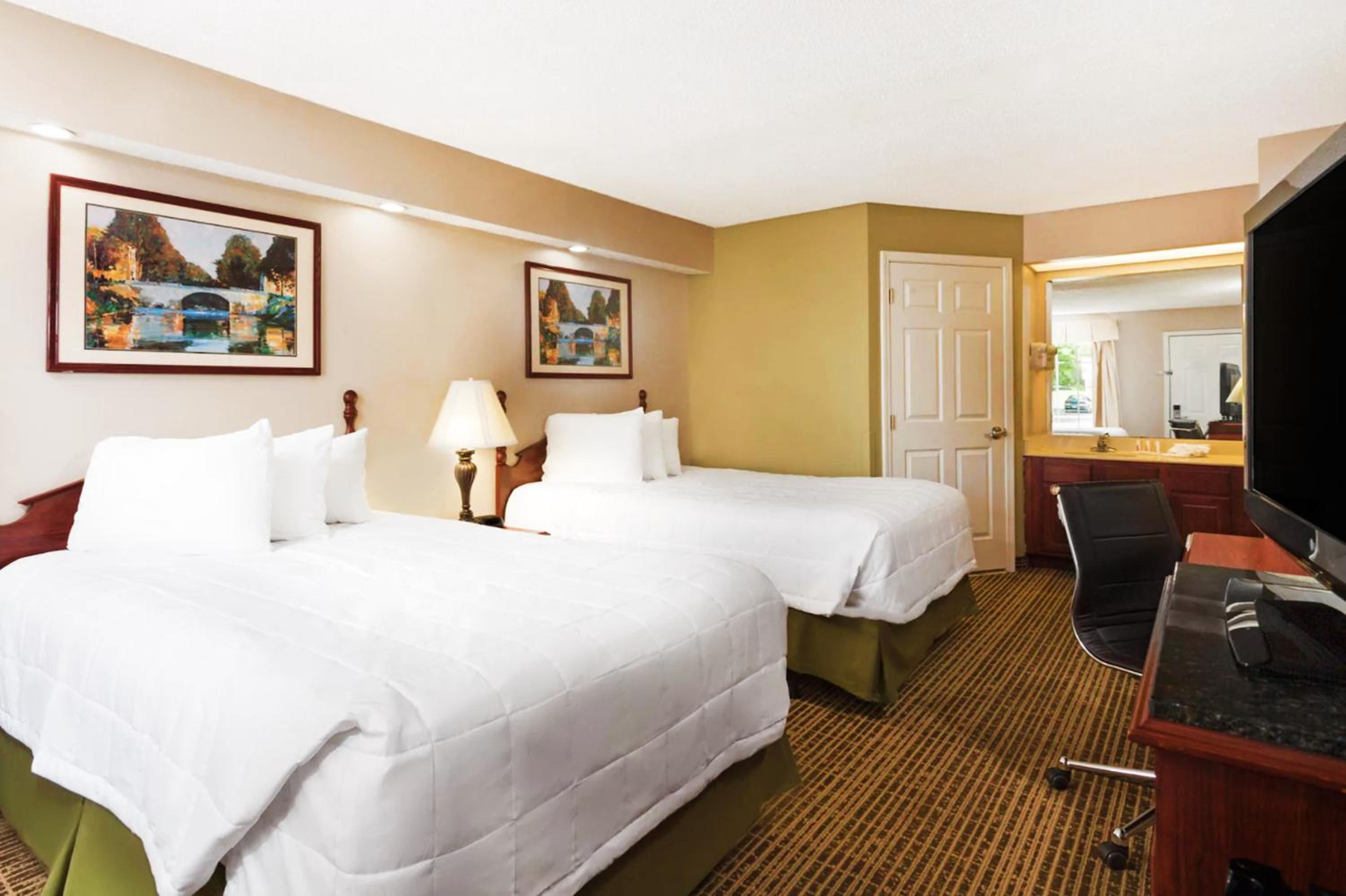 Double Room with Two Double Beds - Non-Smoking - Photo 1