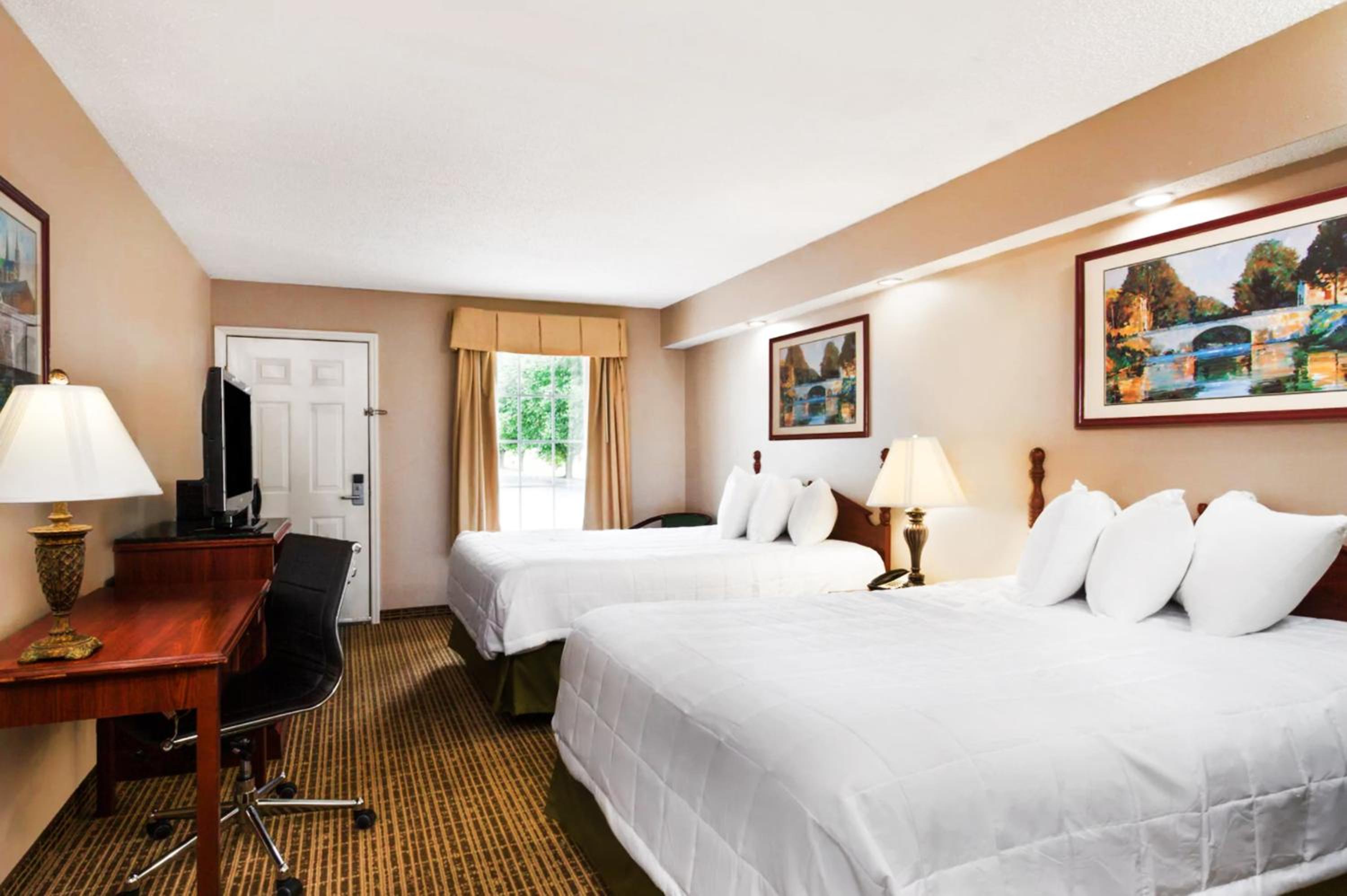 Double Room with Two Double Beds - Non-Smoking - Photo 3