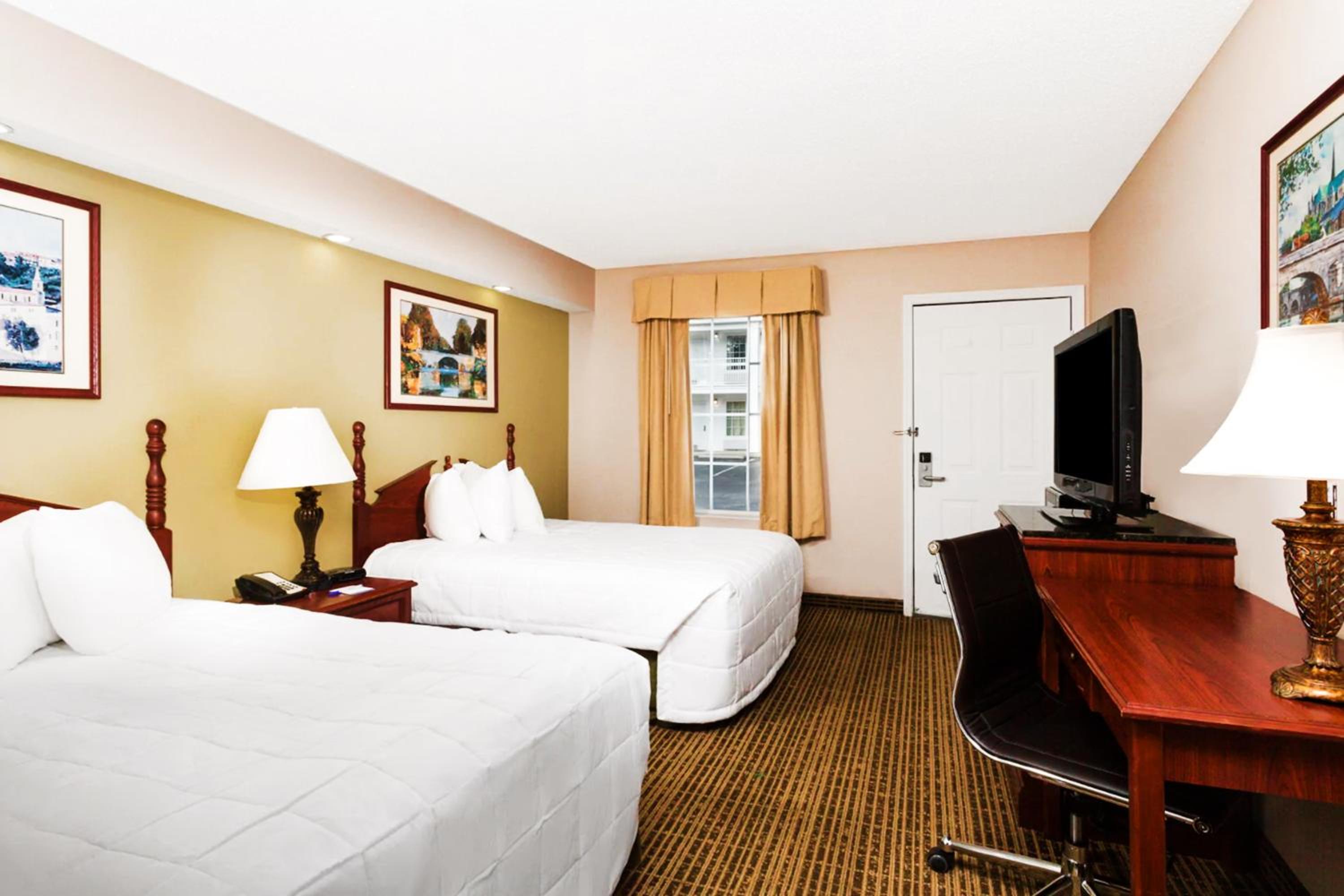 Double Room with Two Double Beds - Non-Smoking - Photo 2