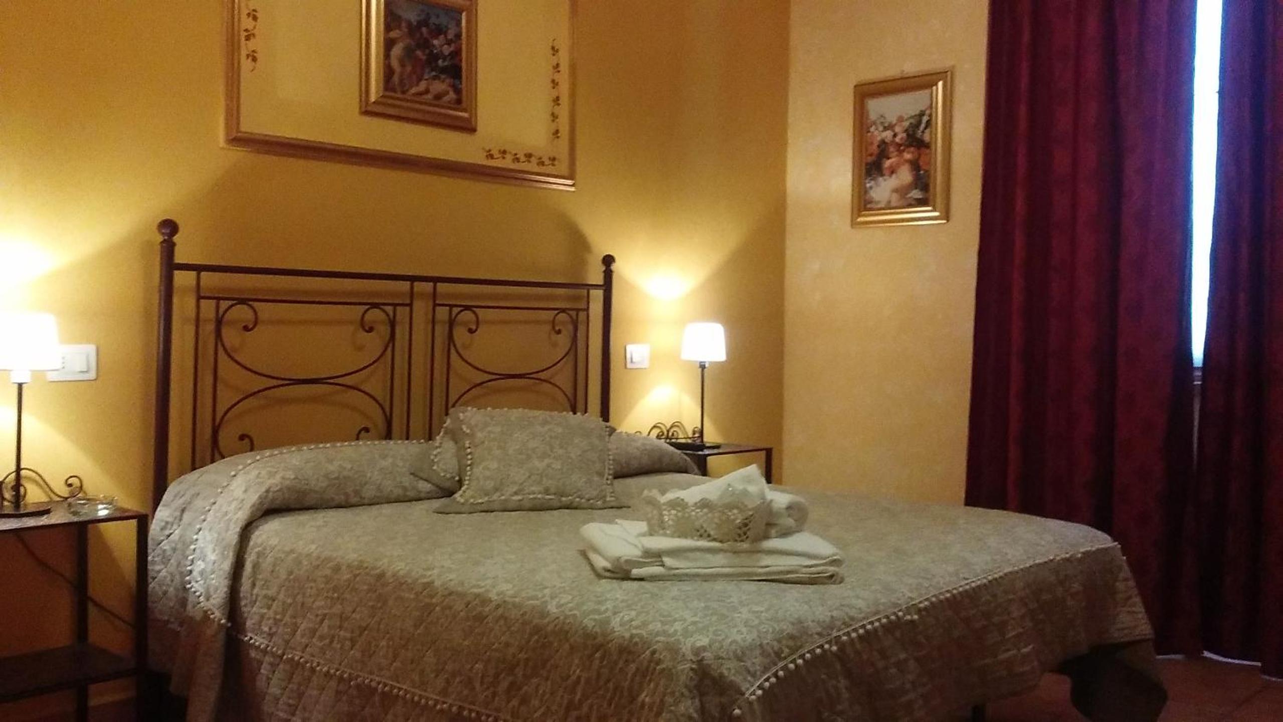 Double Room with Private Bathroom photo 1