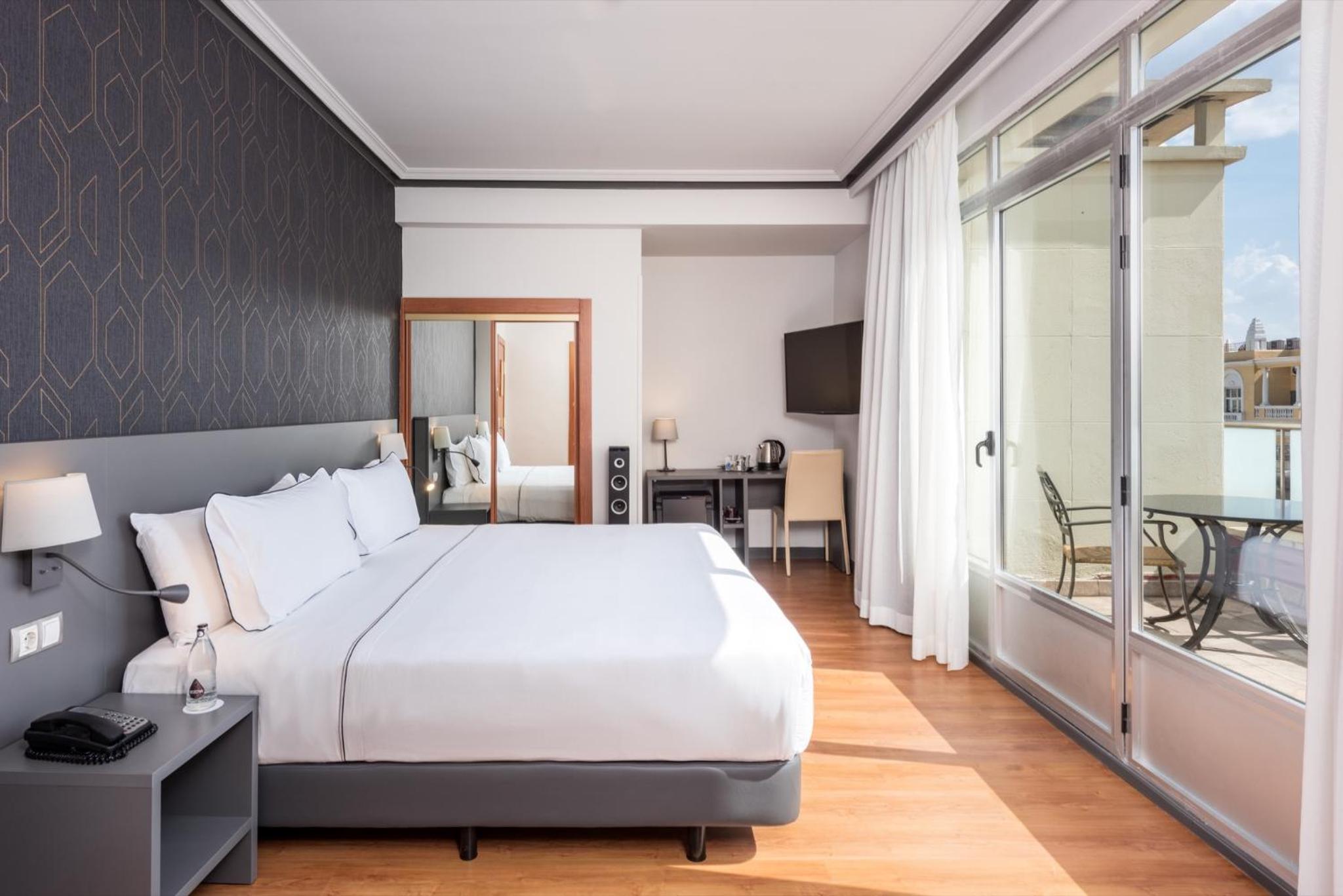 Premium Room Gran Via View - Photo 1