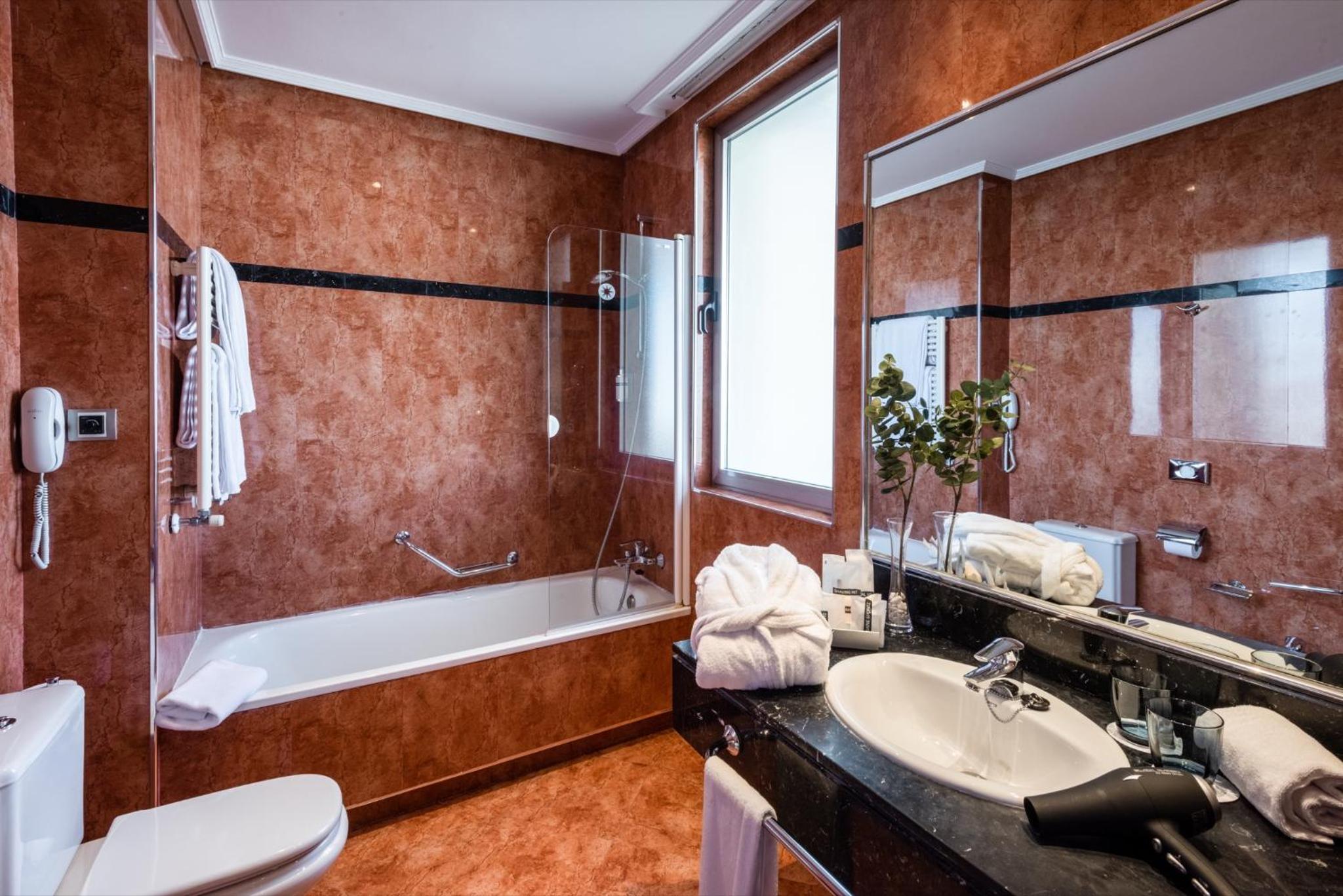 Premium Room Gran Via View - Photo 8