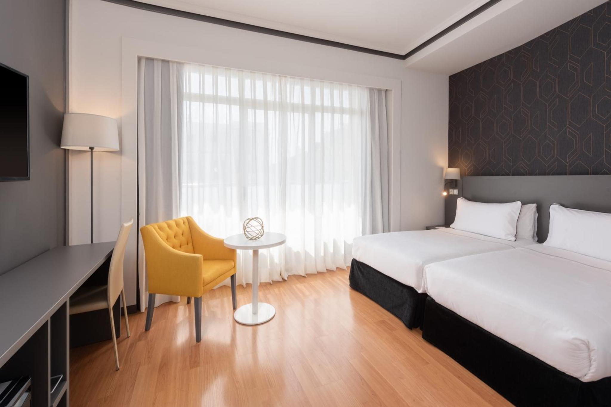 Standard Room with Views - Photo 3