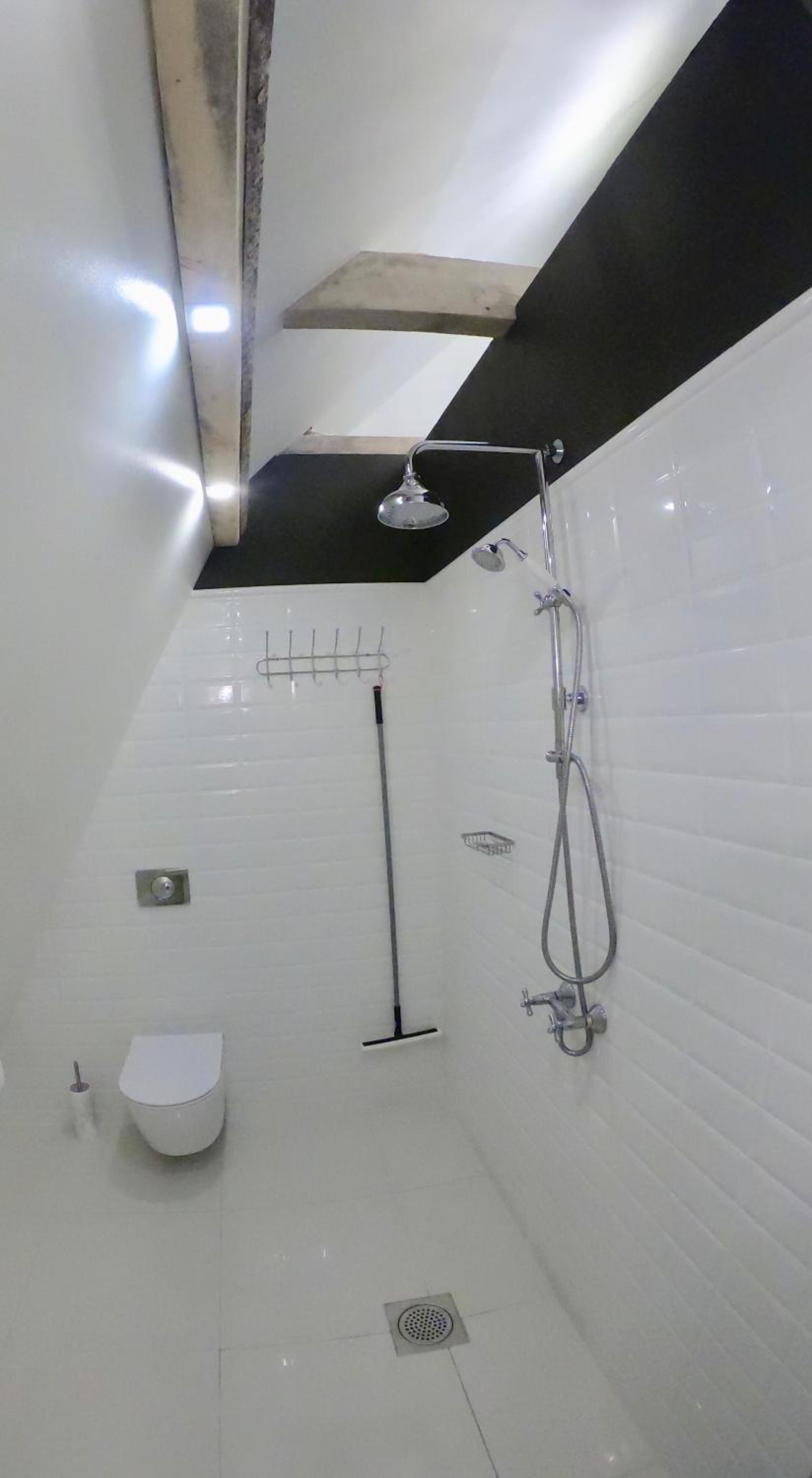 Deluxe Double Room with Bath - Photo 3