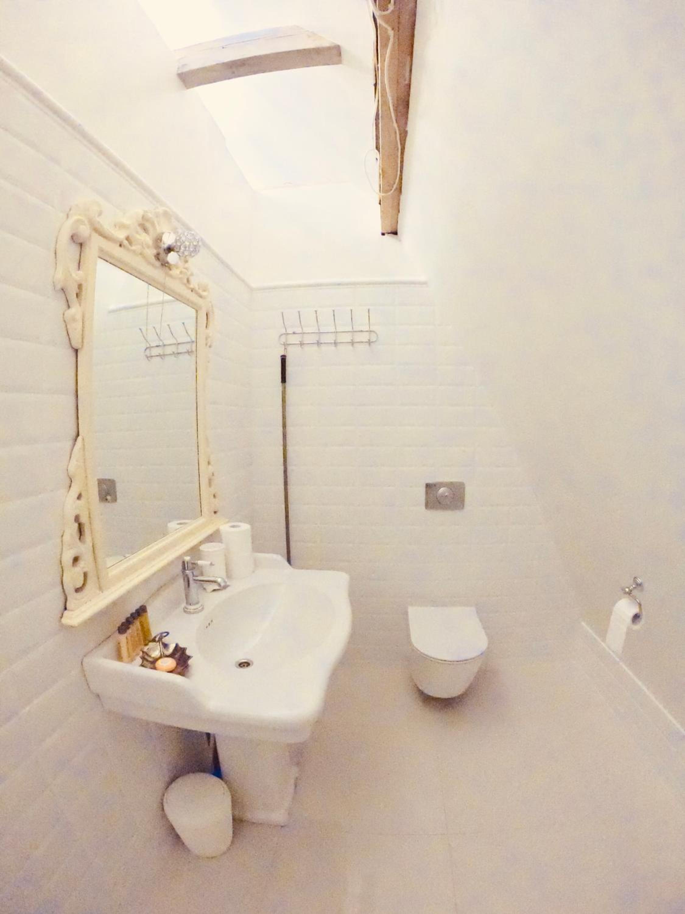 Double Room with Private Bathroom - Photo 2