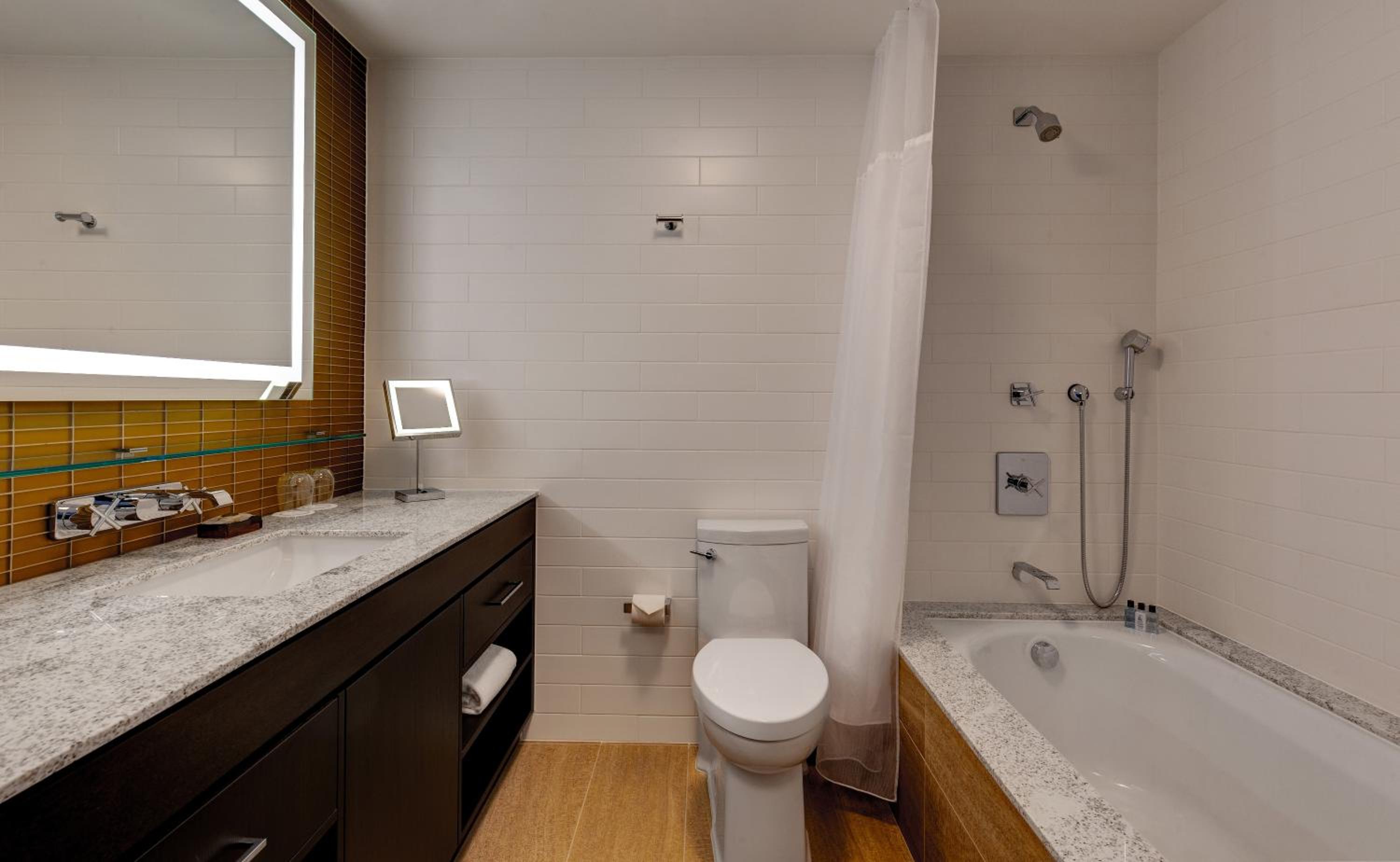 Deluxe Queen Room with Two Queen Beds - High Floor