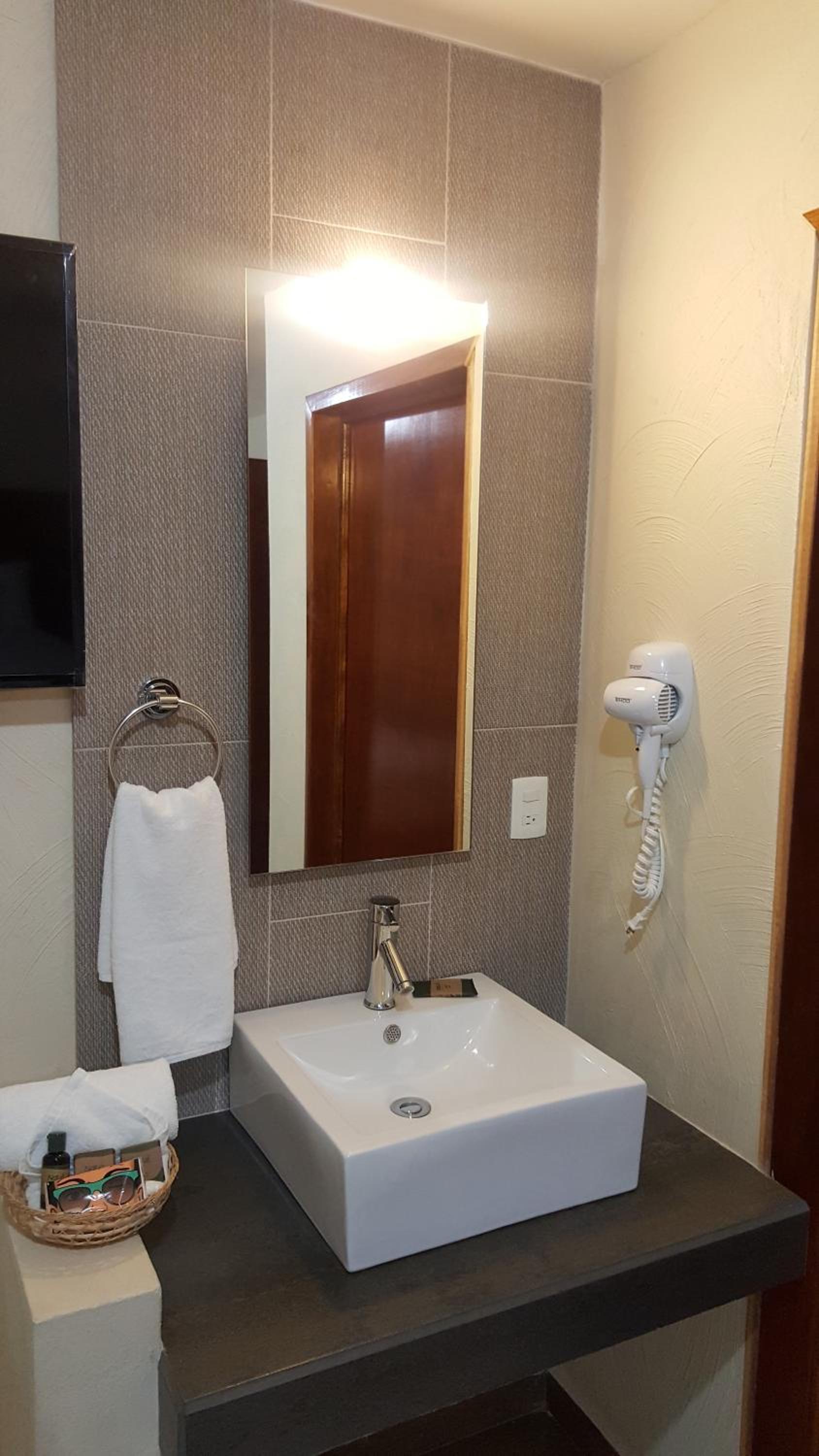 Standard King Room - Photo 5