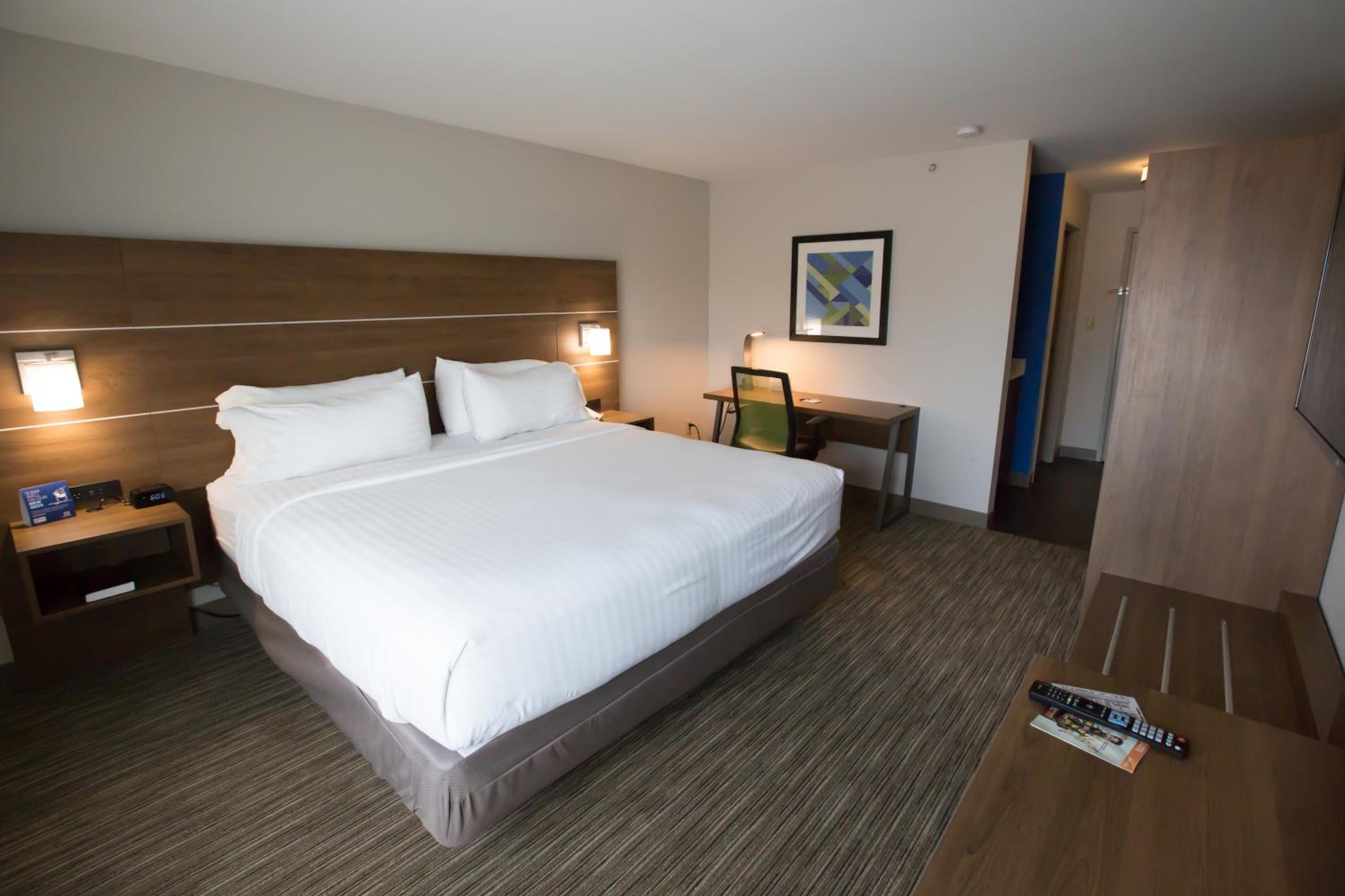 Standard King Room - Photo 1