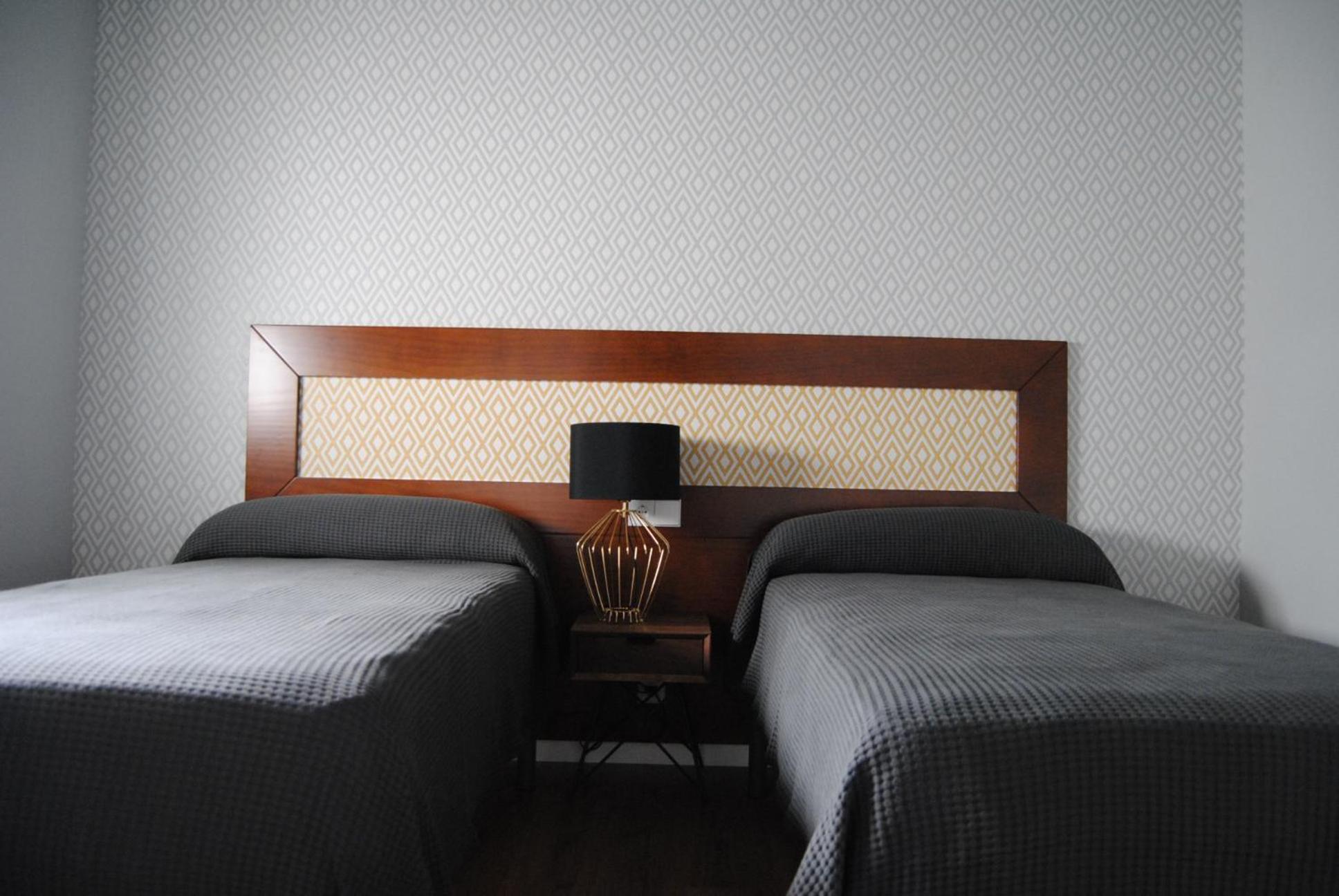 Twin Room with Private Bathroom - Photo 1