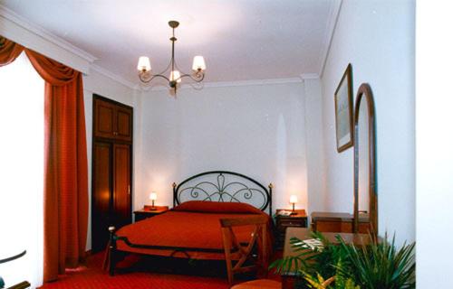 Standard Double or Twin Room - Photo 2