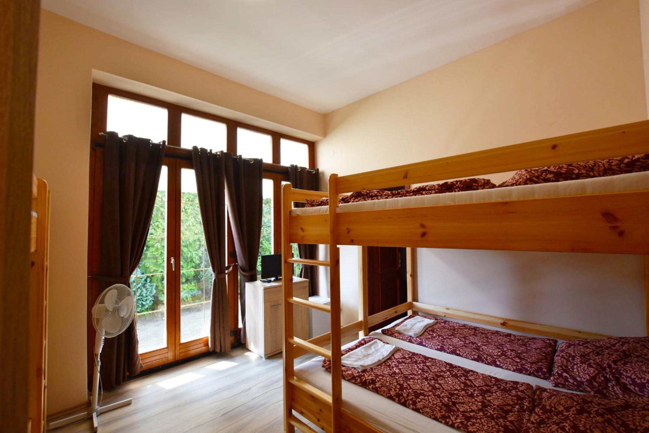 Triple Room with Private Bathroom - Photo 2