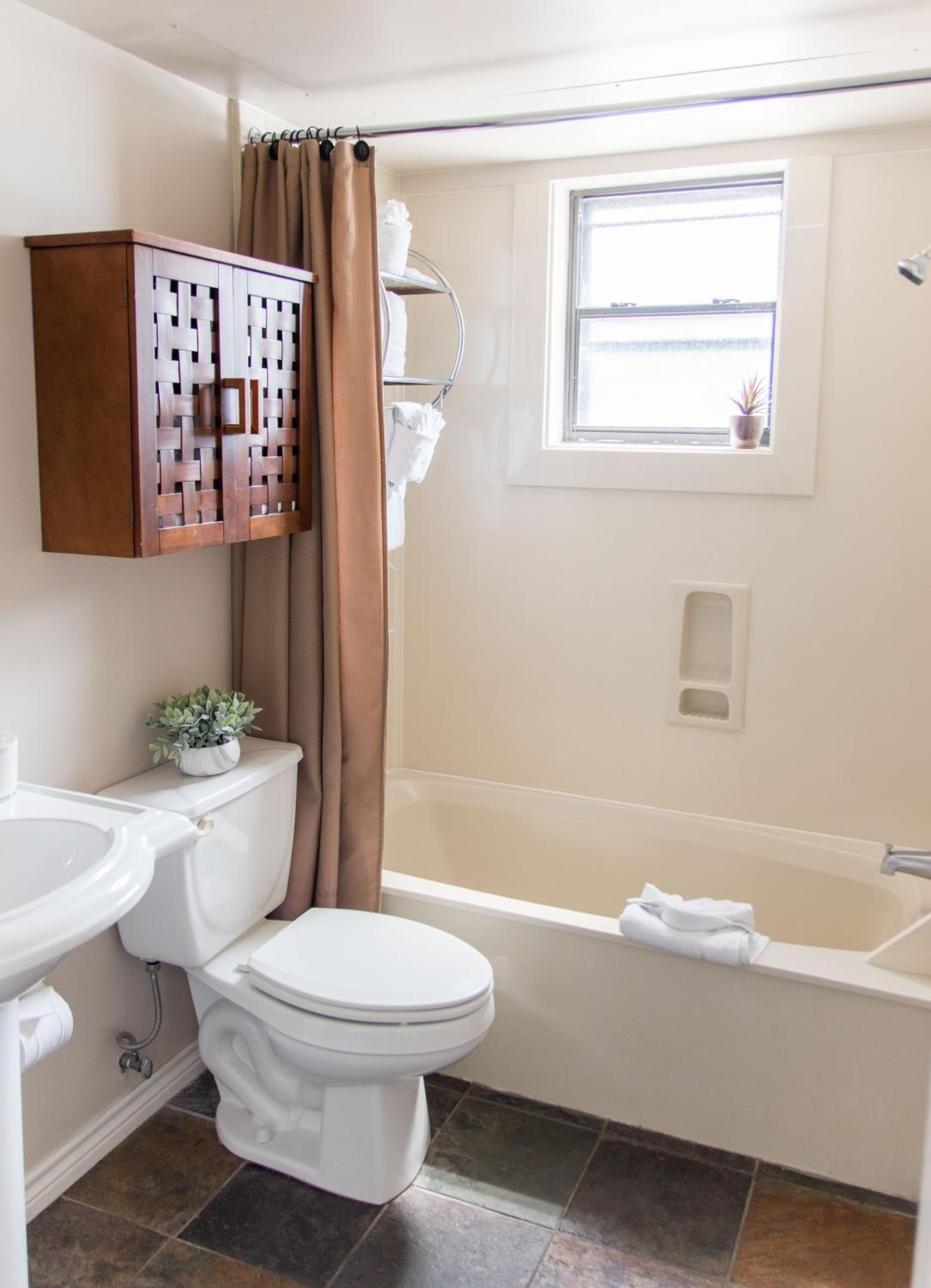 One-Bedroom Suite - Photo 2