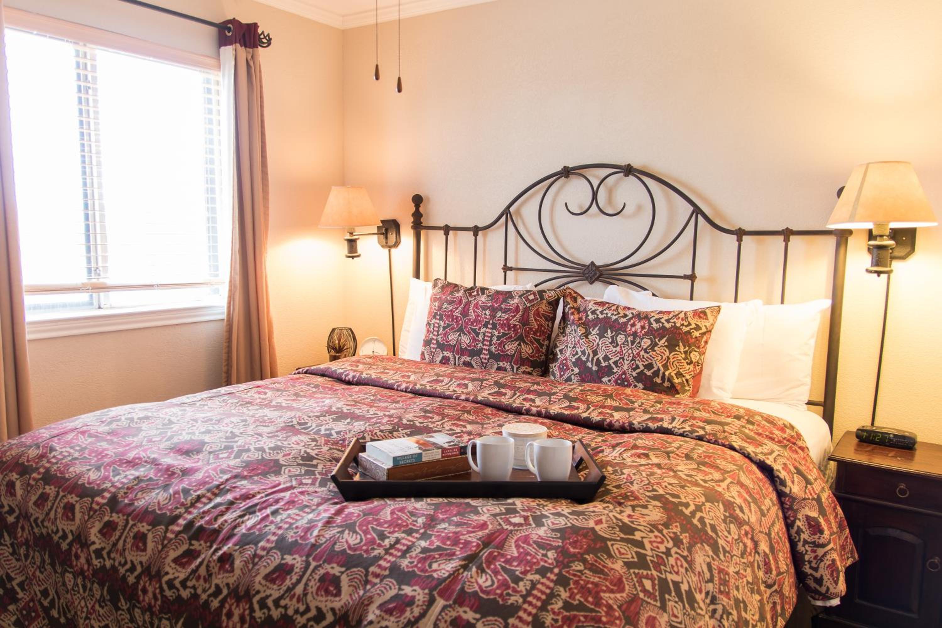 Deluxe King Suite - Photo 1