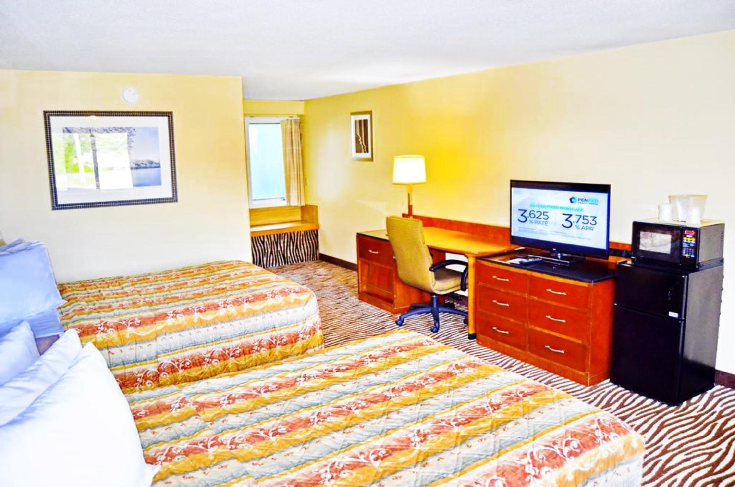 Deluxe Room with Two Double Beds - Non-Smoking  - Photo 4