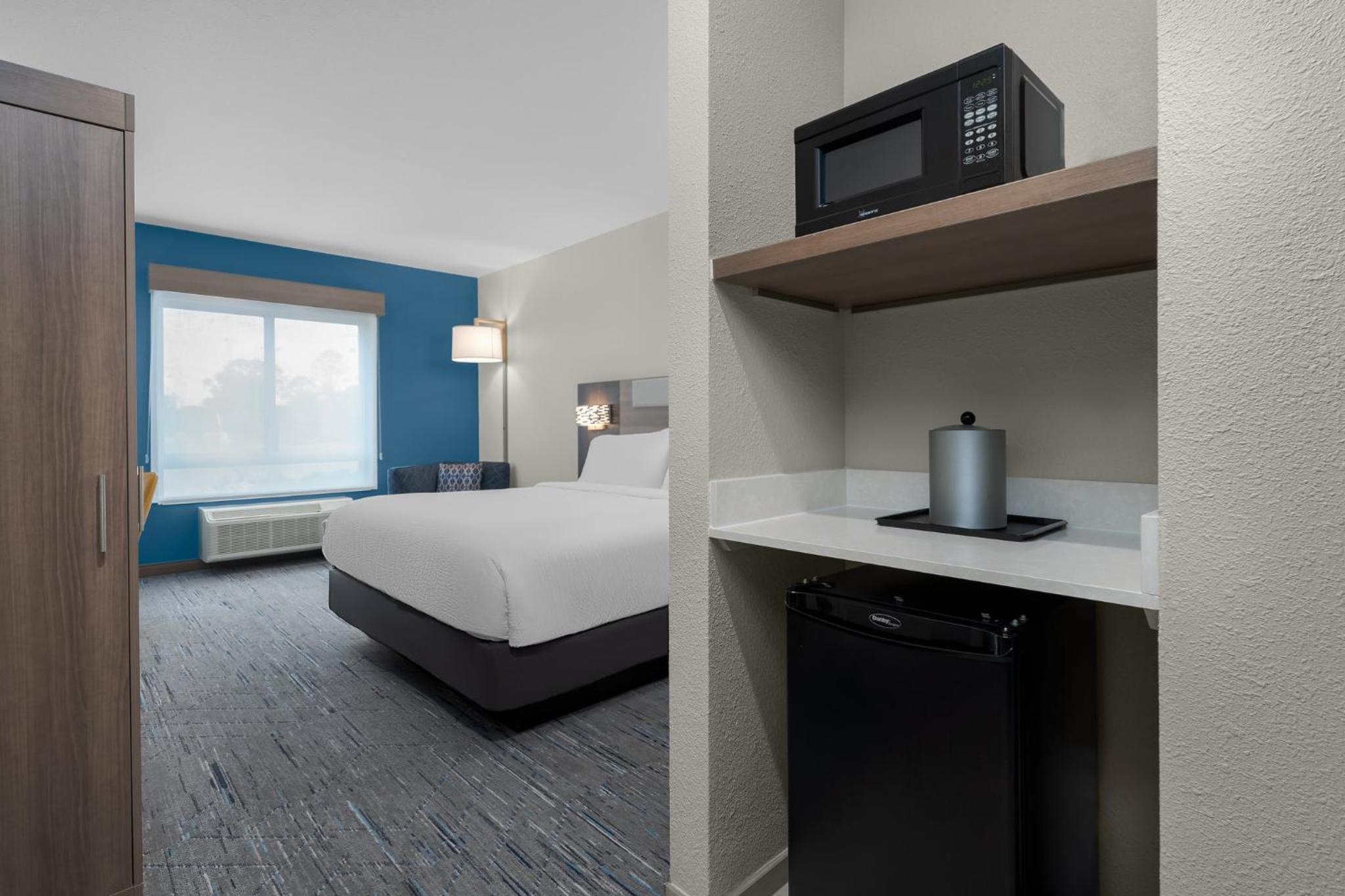 Standard King Room with Accessible Tub - Mobility Access