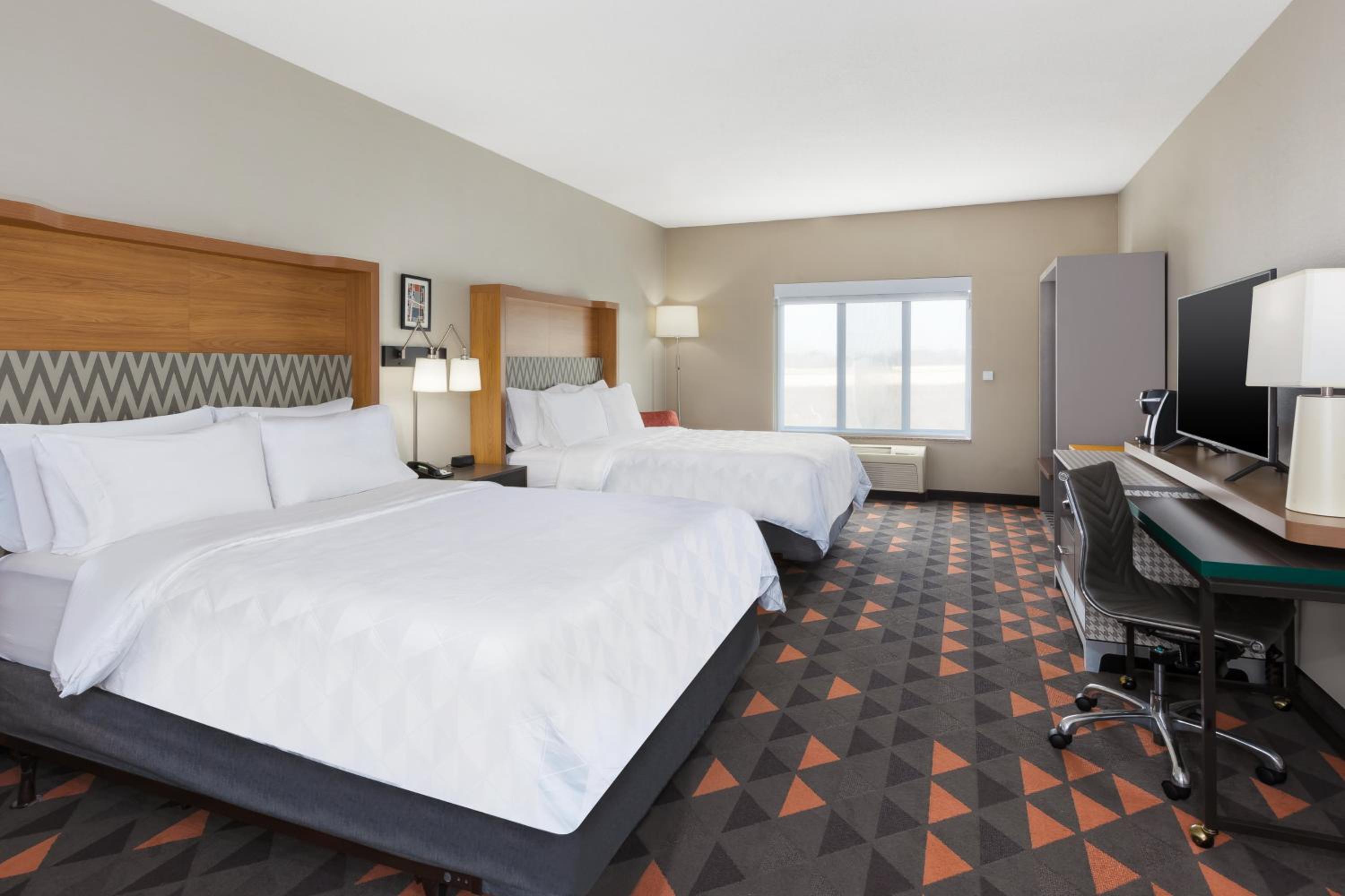 Queen Room with Two Queen Beds - Hearing Accessible
