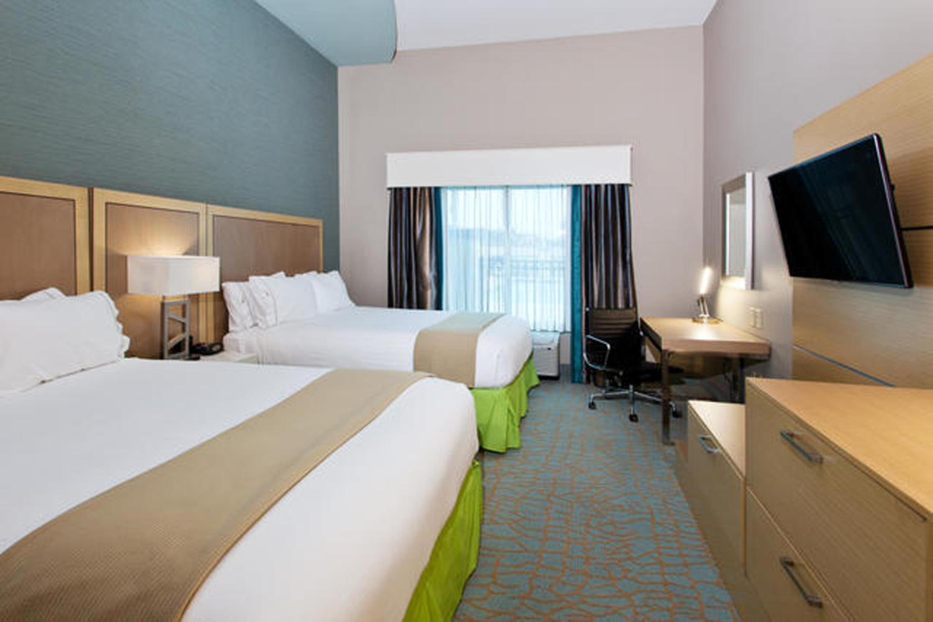 Queen Room with Two Queen Beds Hearing Accessible with Roll-In Shower - Non-Smoking