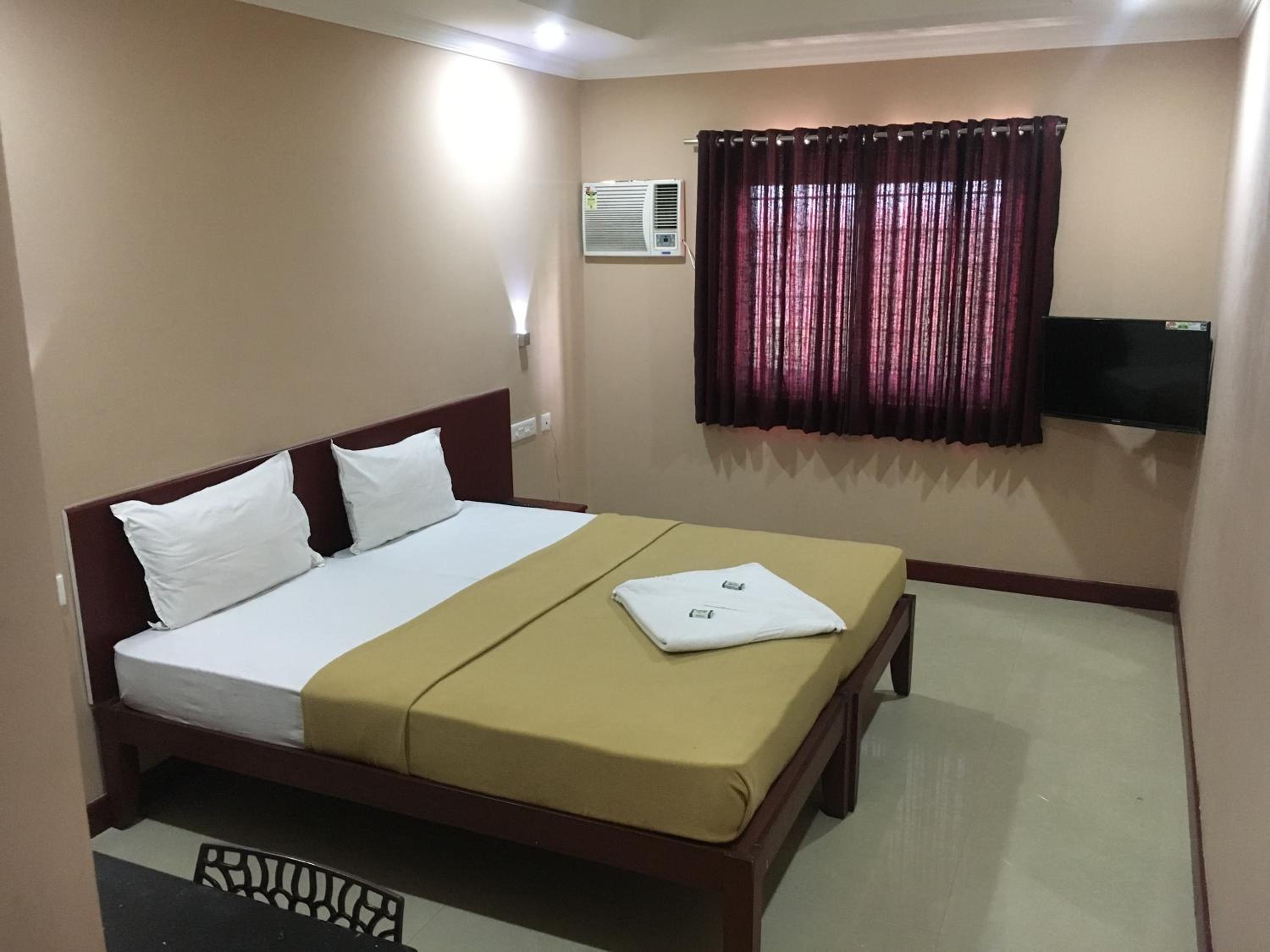 Deluxe Double Room (2 Adults + 1 Child) - Photo 6