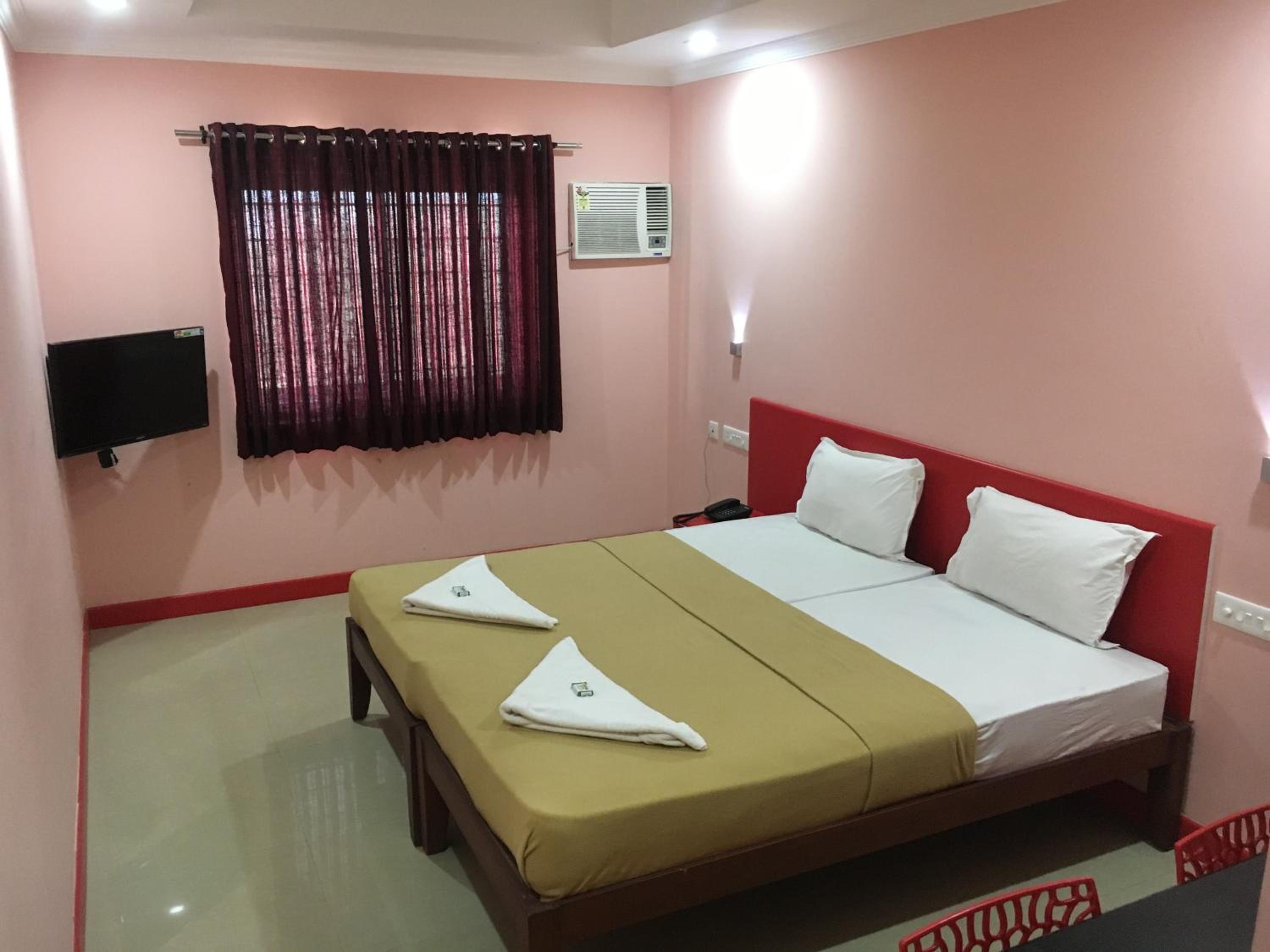 Deluxe Double Room (2 Adults + 1 Child) - Photo 5