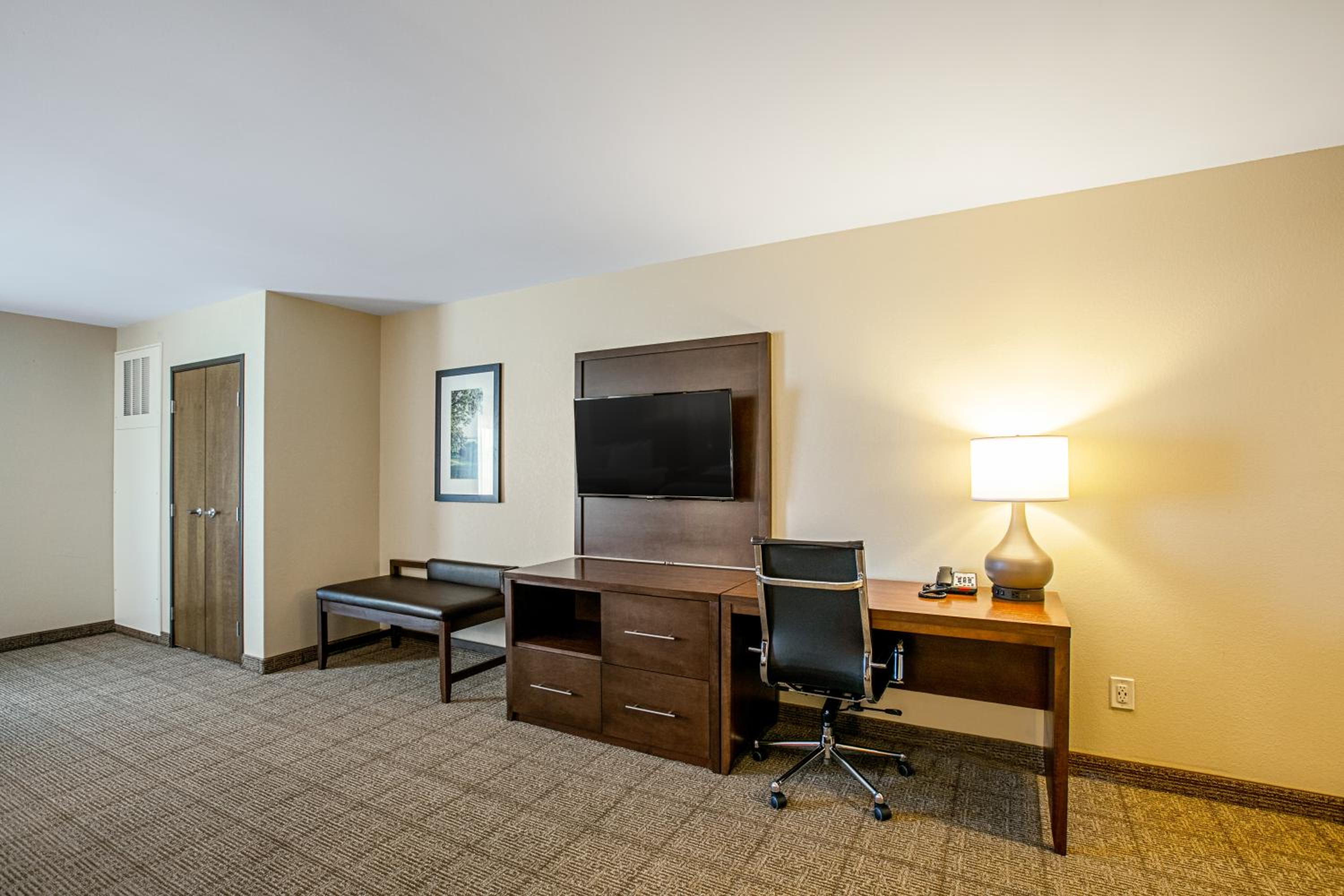 Deluxe Queen Suite with Two Queen Beds - Non-Smoking