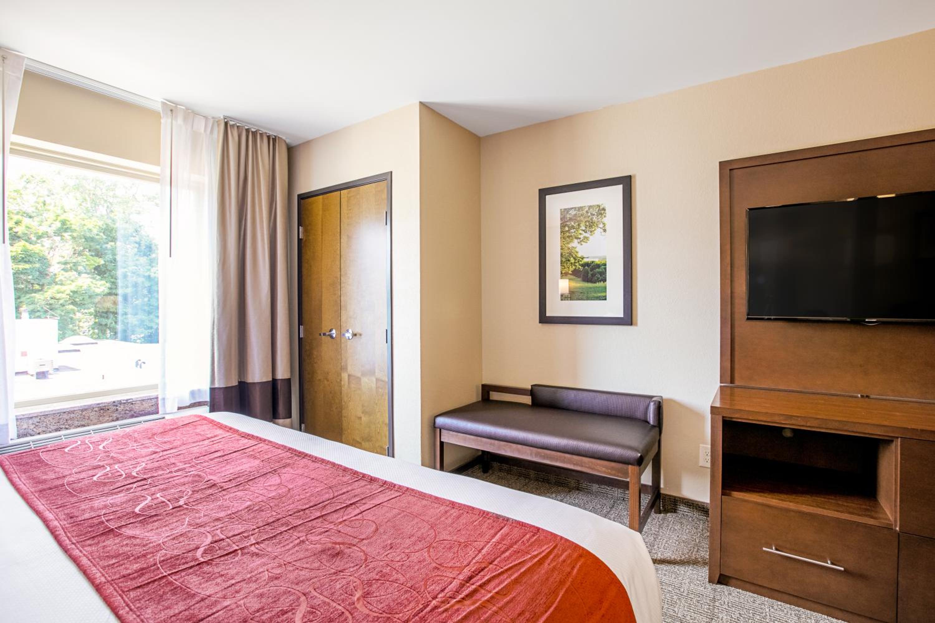 Queen Suite with Two Queen Beds - Non-Smoking