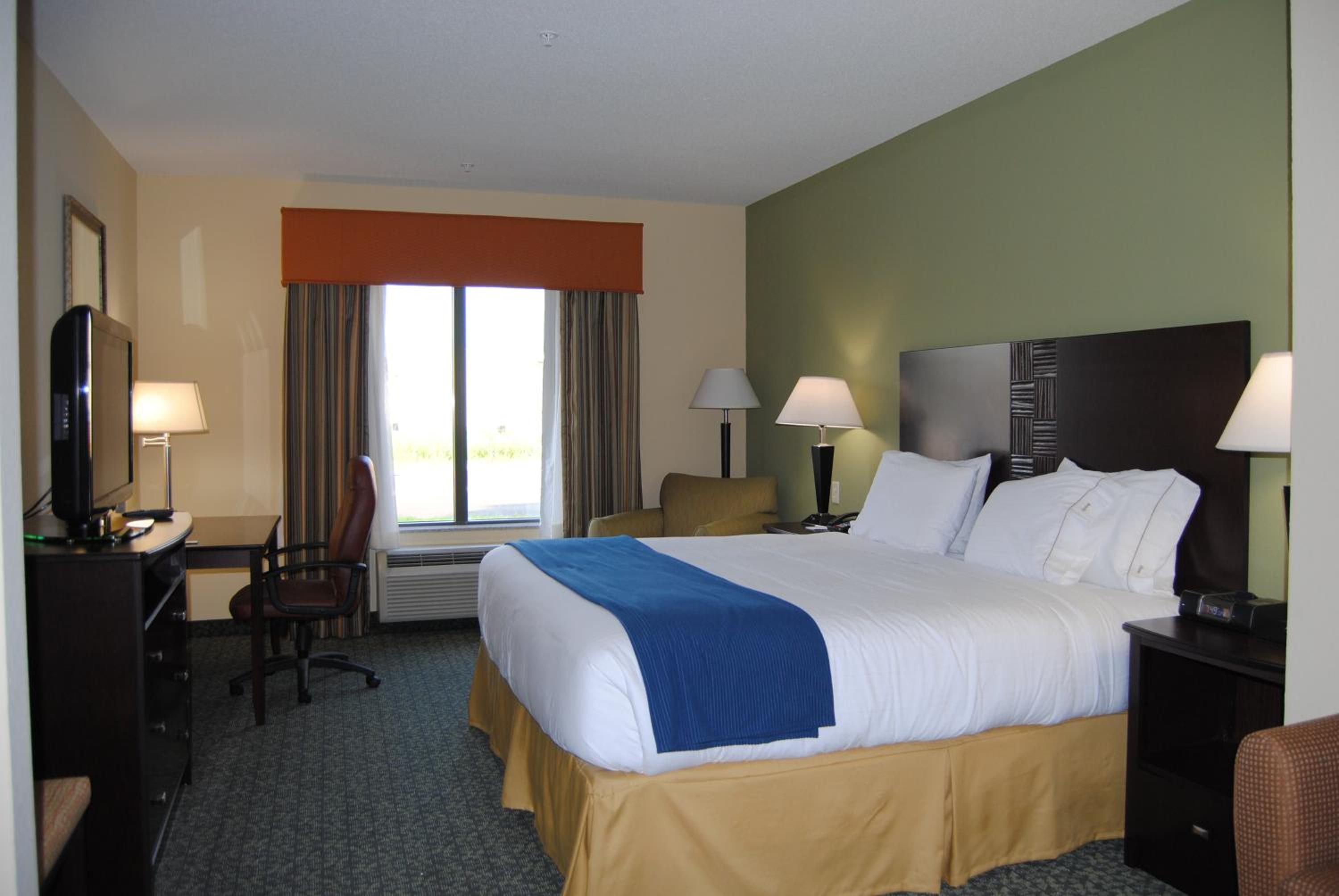 Standard King Room photo 1