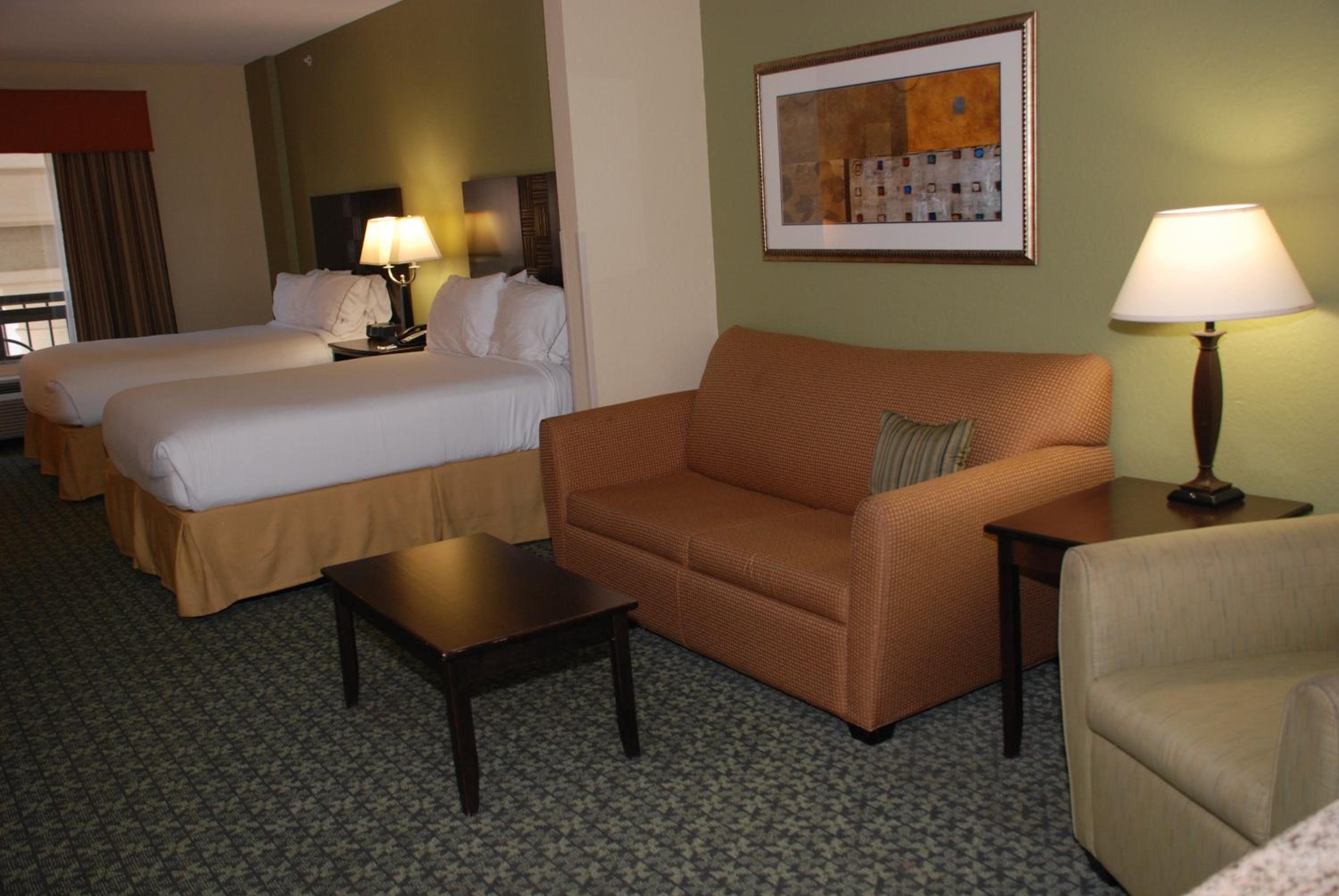 Suite with Two Queen Beds photo 1
