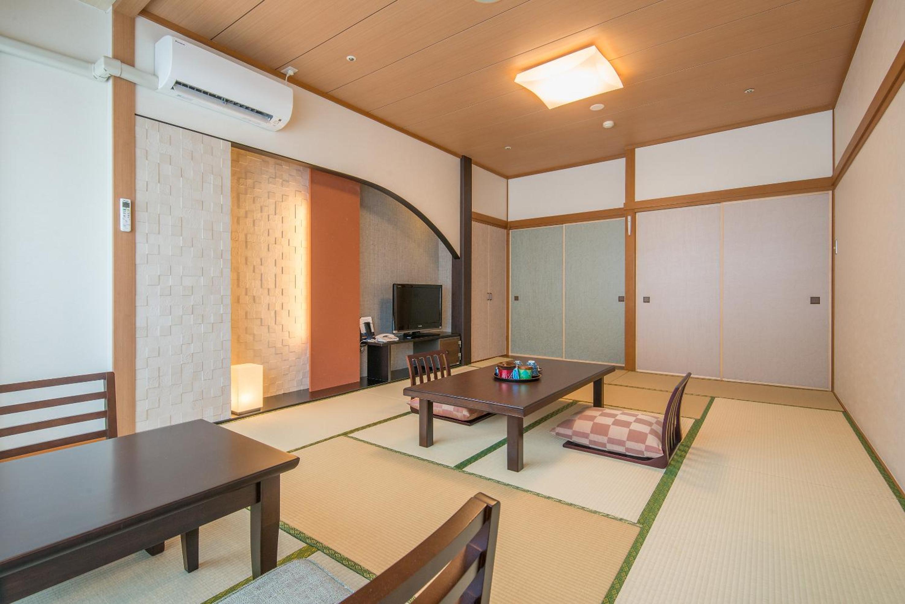 Japanese-Style Room with Shared Bathroom- Non-Smoking photo 3