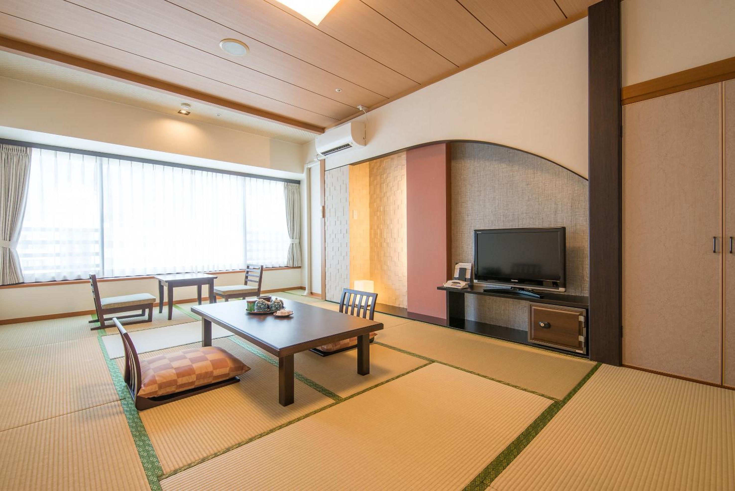 Japanese-Style Room with Shared Bathroom- Non-Smoking photo 2