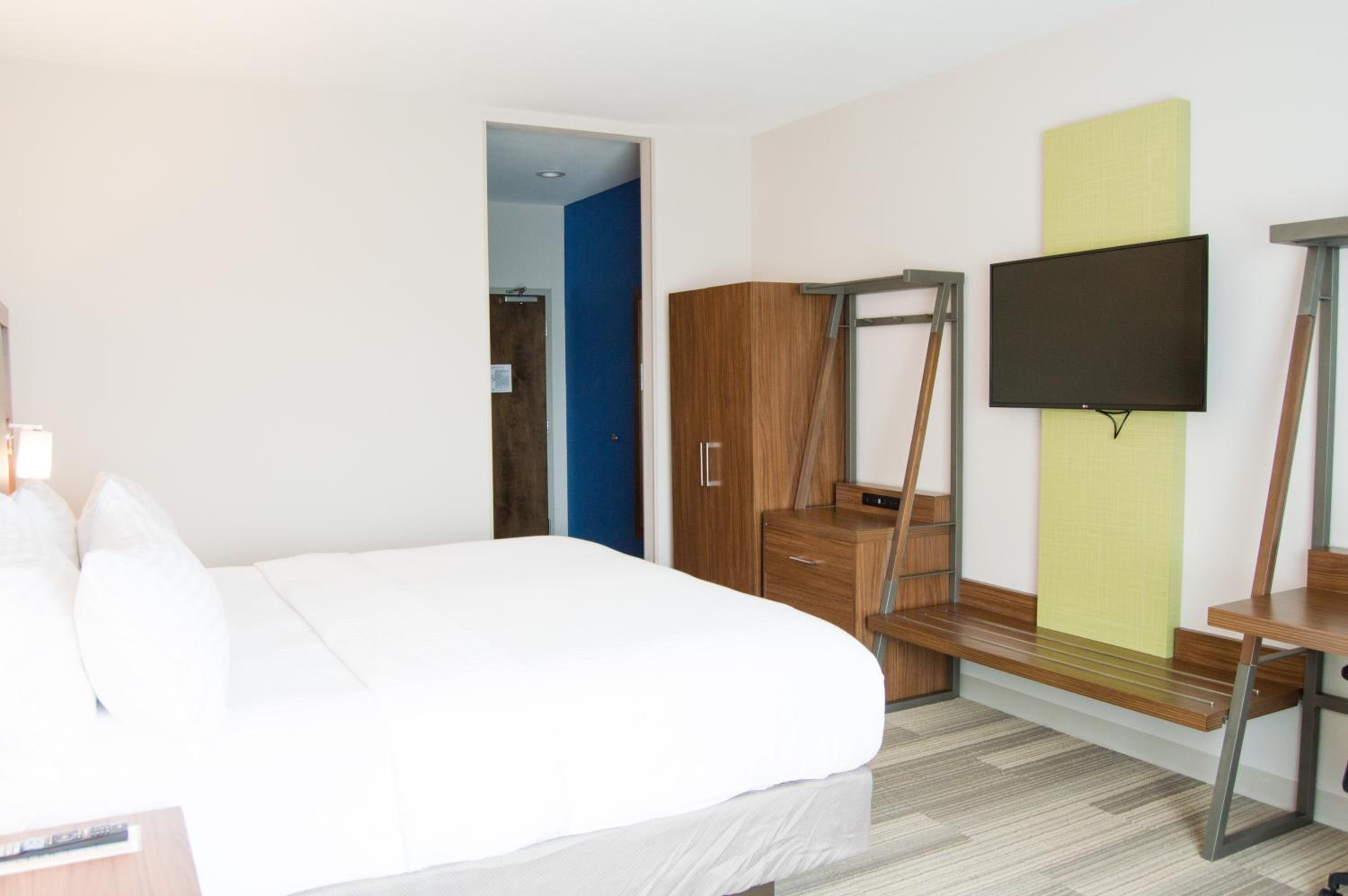 Standard King Room with Accessible Tub - Mobility Access
