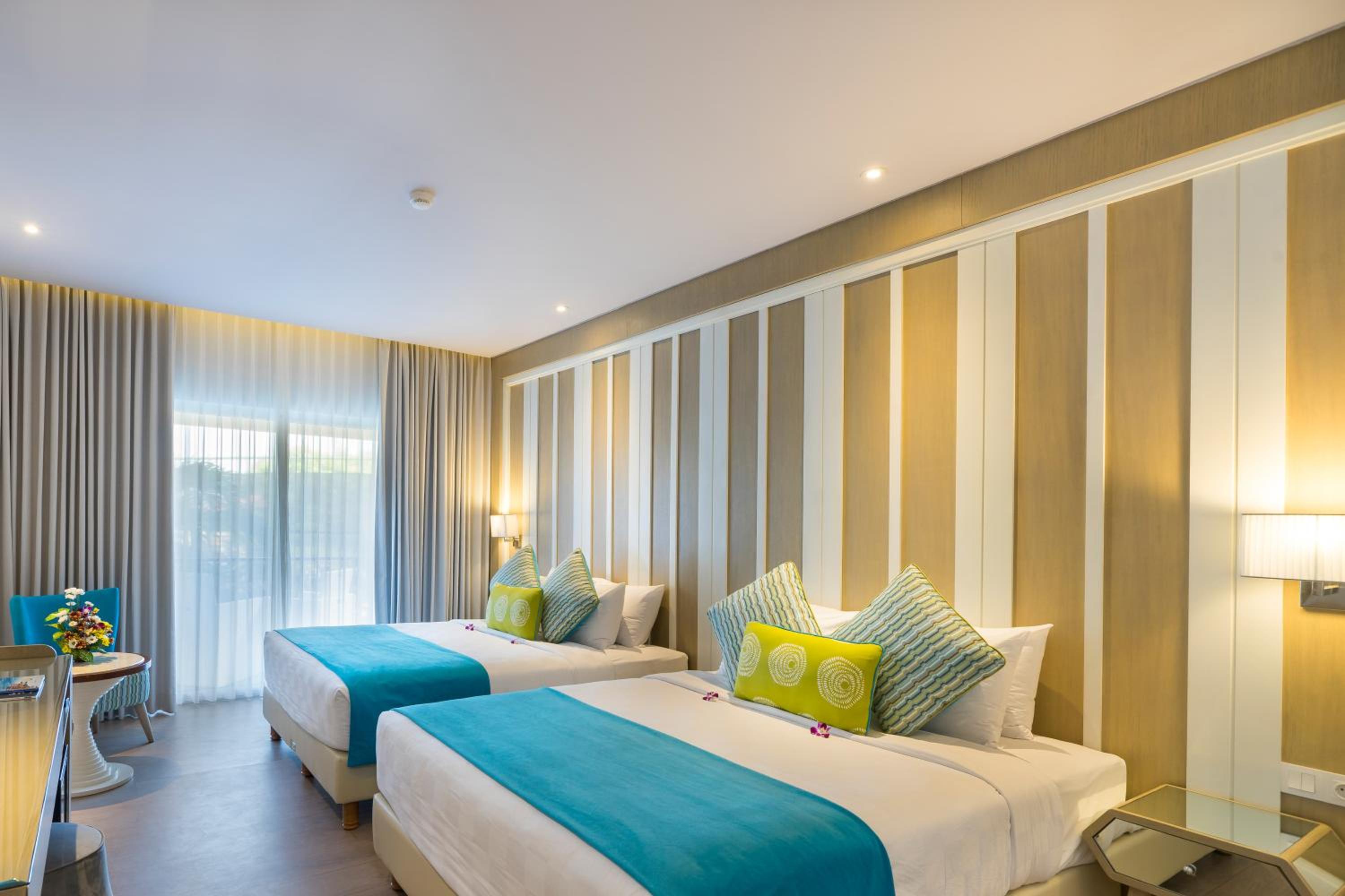 Family Studio (2 Queen Beds) - Photo 1