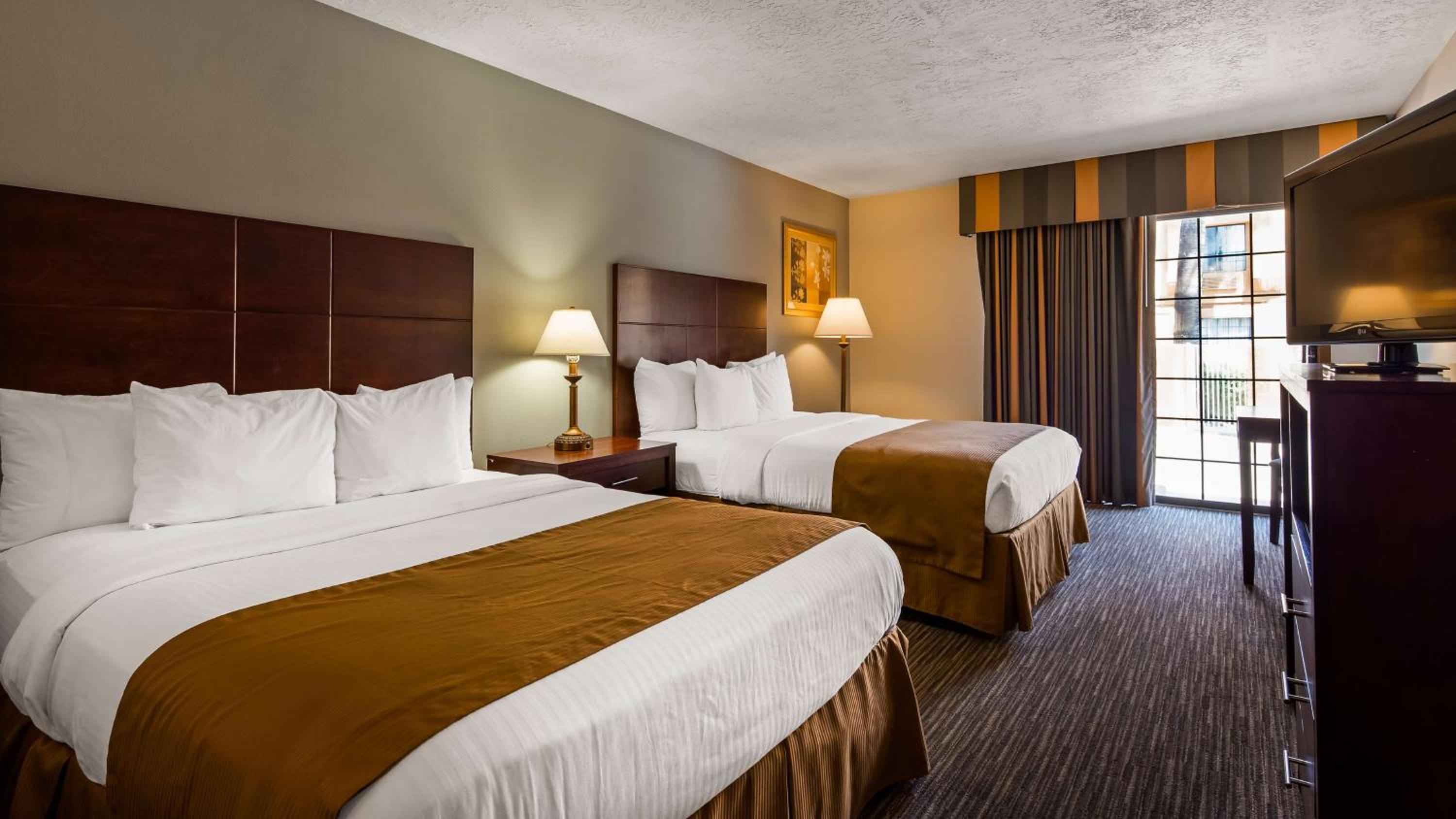 Queen Suite with Two Queen Beds