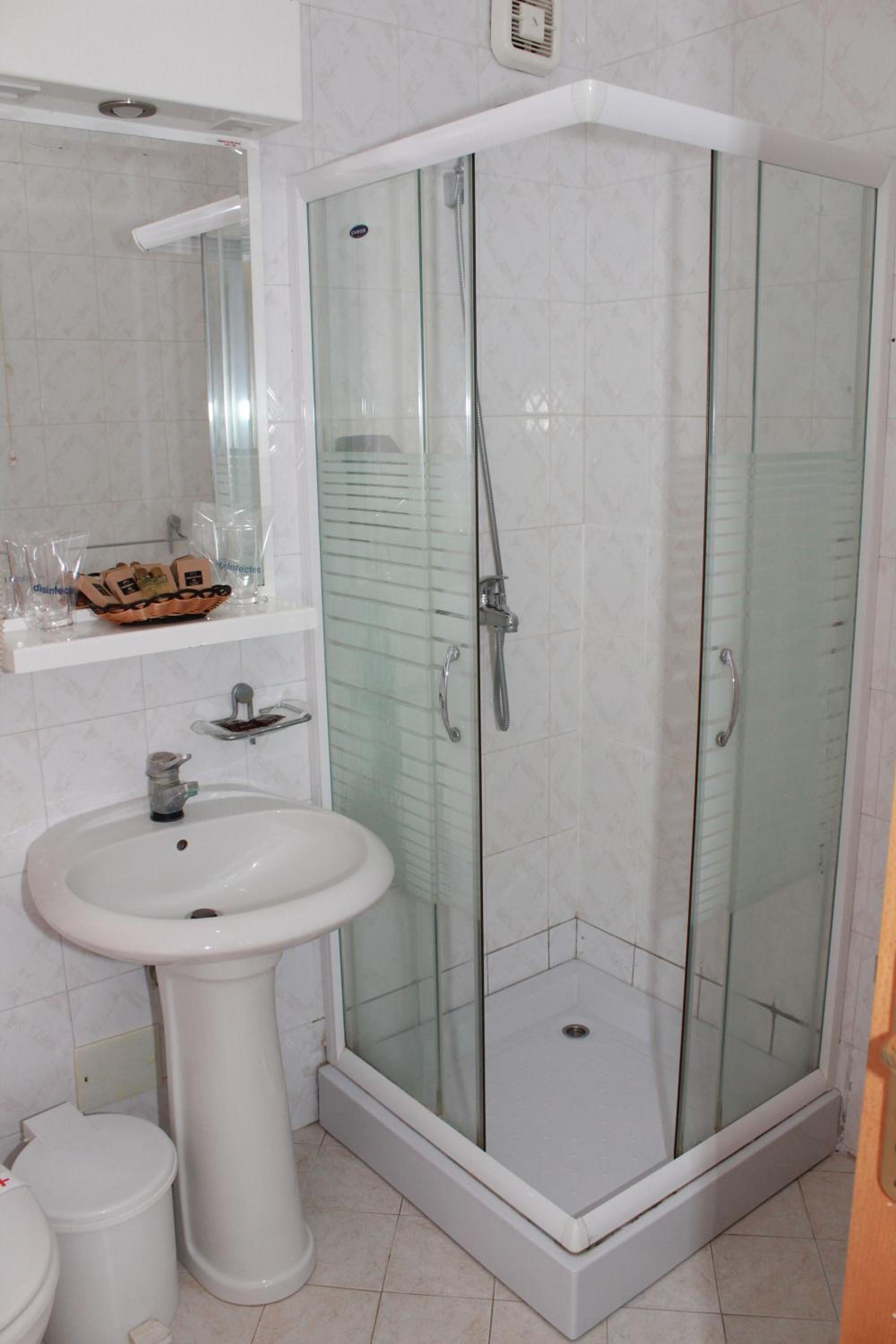 Single Room photo 3