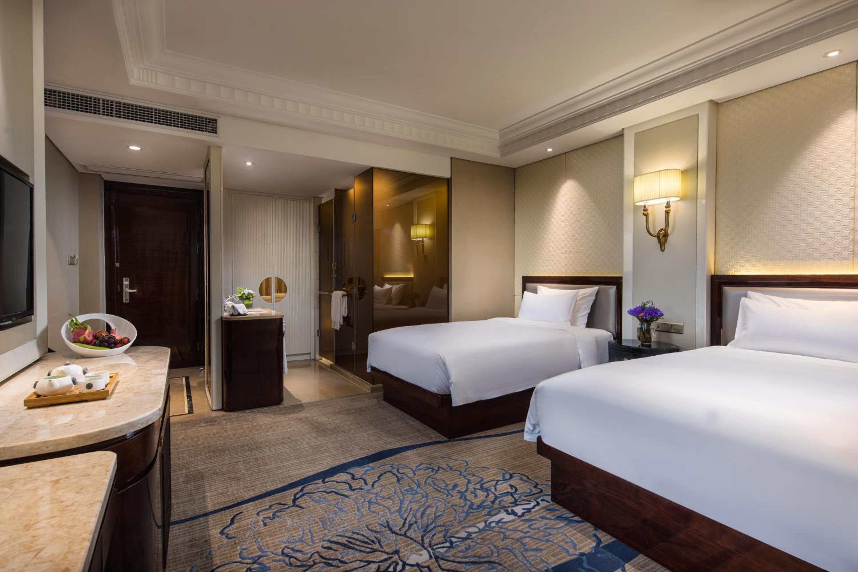 Superior Twin Room with City View photo 1