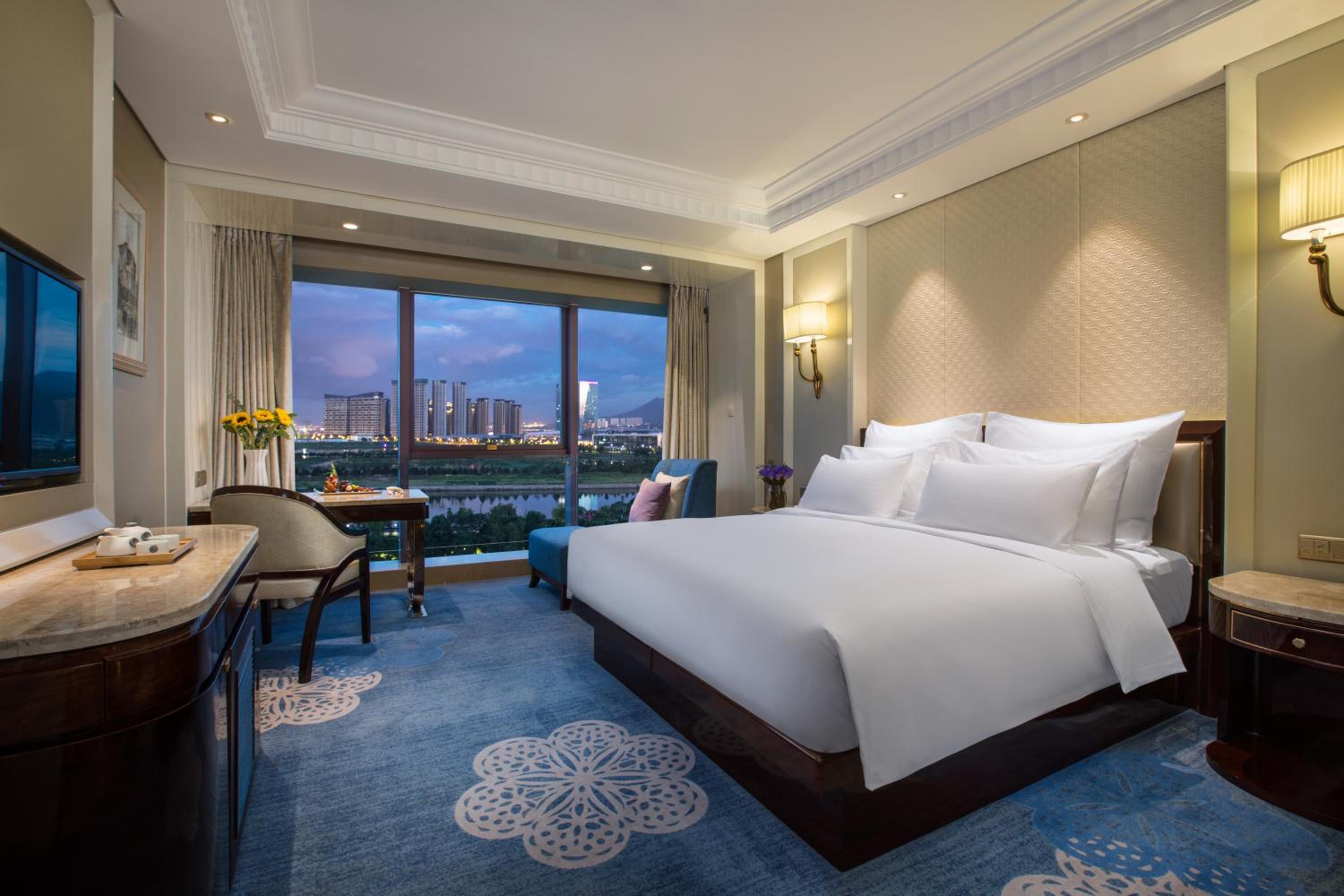 Deluxe King Room with River View photo 1