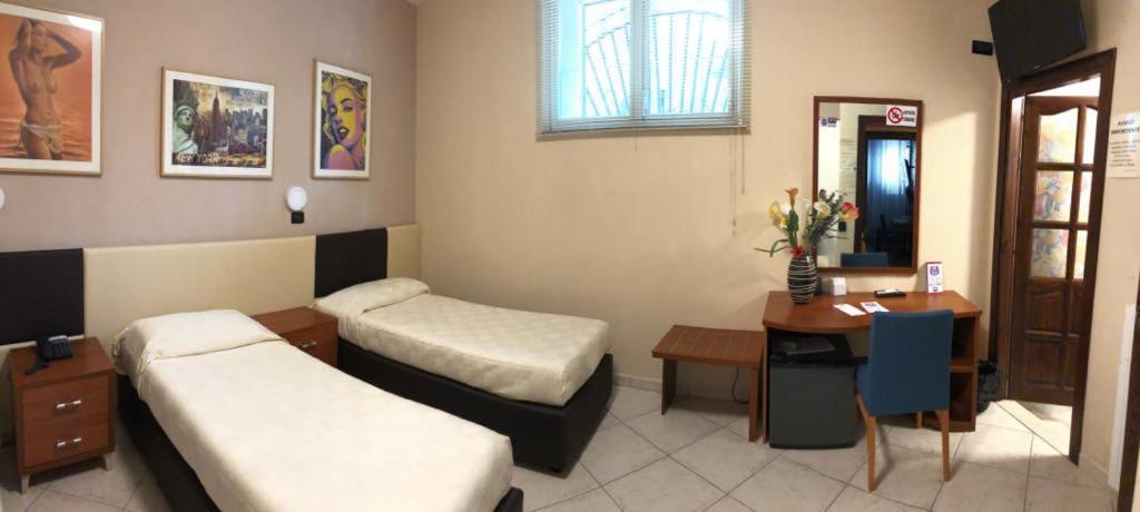 Large Double or Twin Room photo 3
