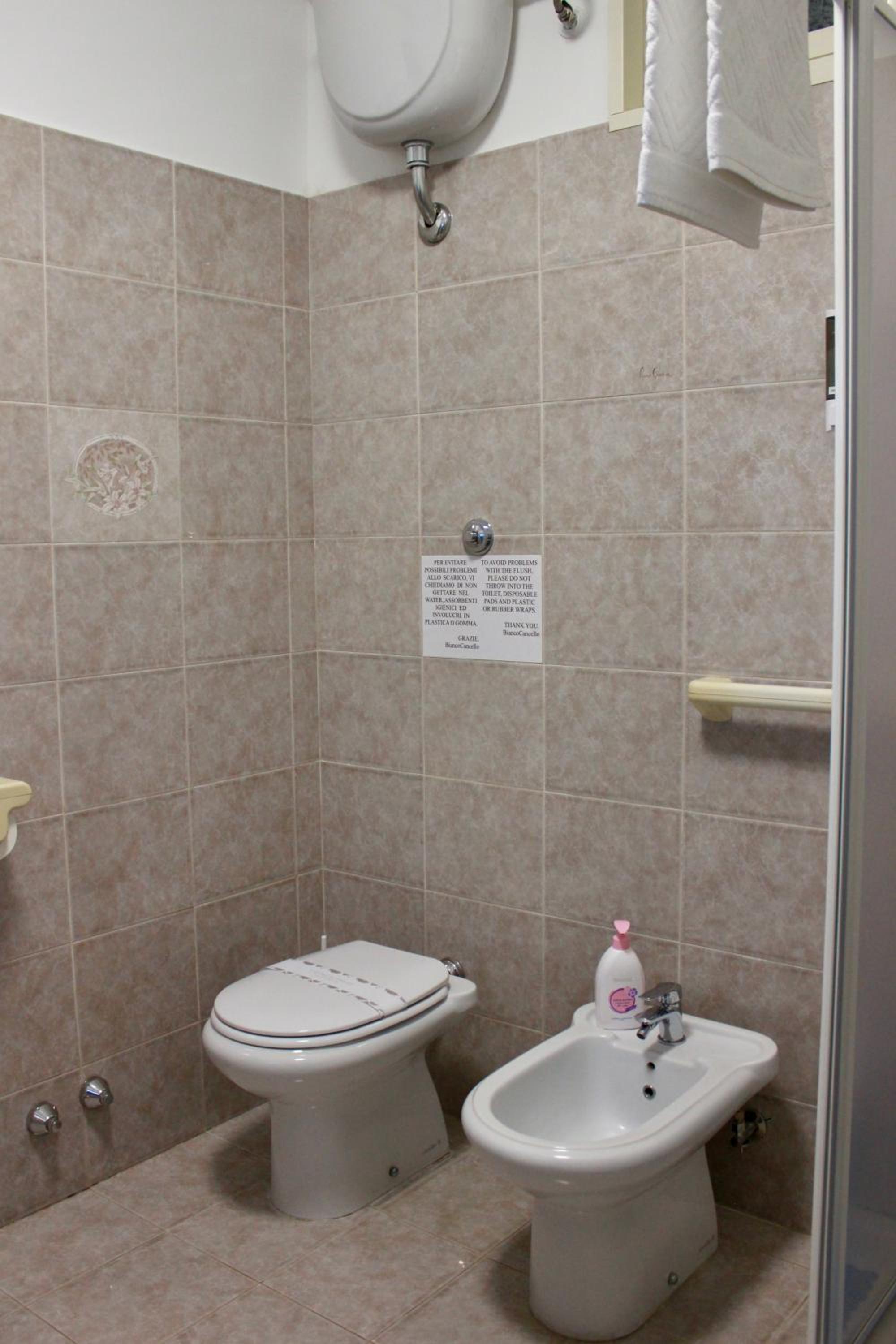Large Double Room photo 3