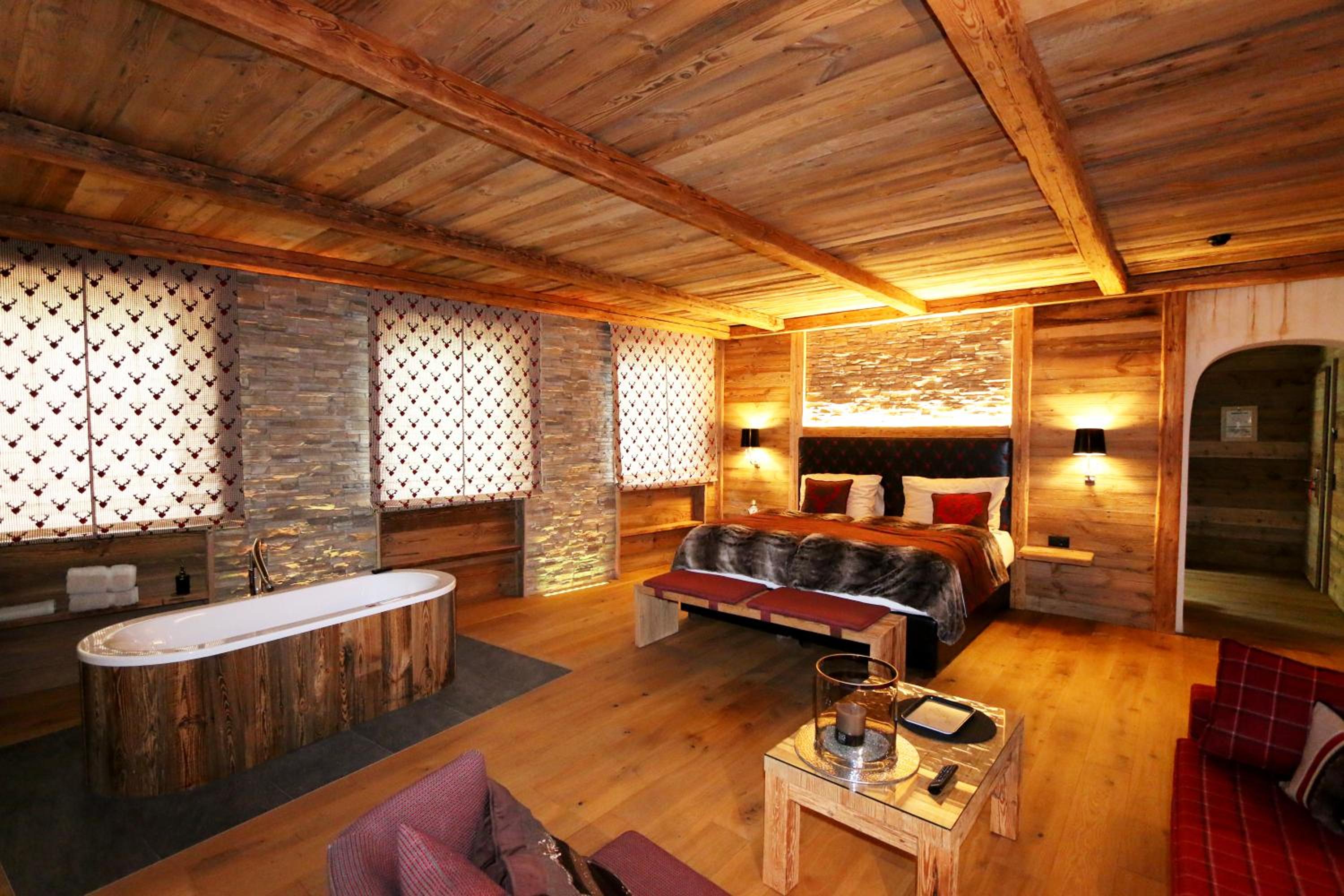 Deluxe King Suite