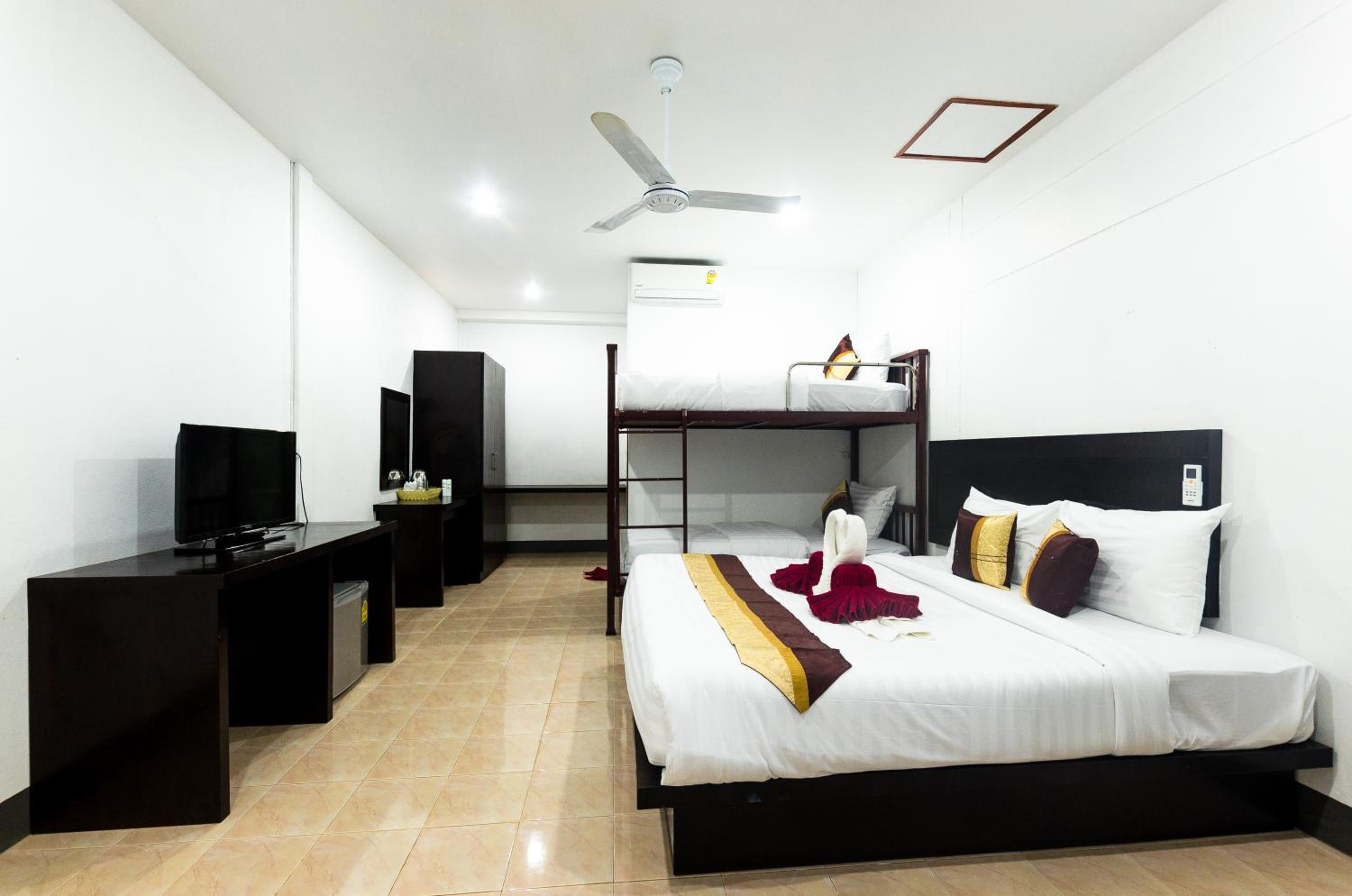 Deluxe Quadruple Room photo 2