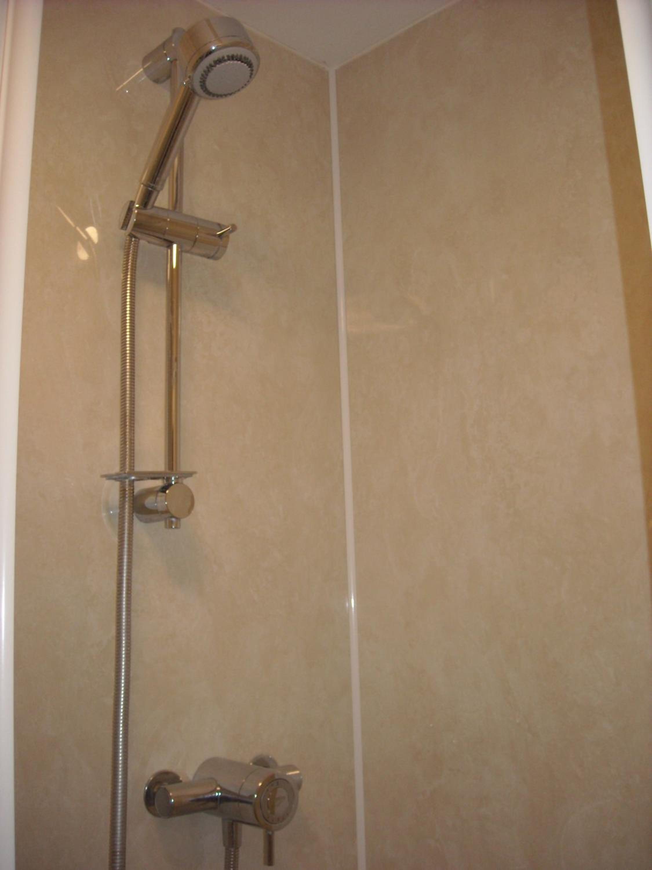 Single Room with Private Bathroom photo 2