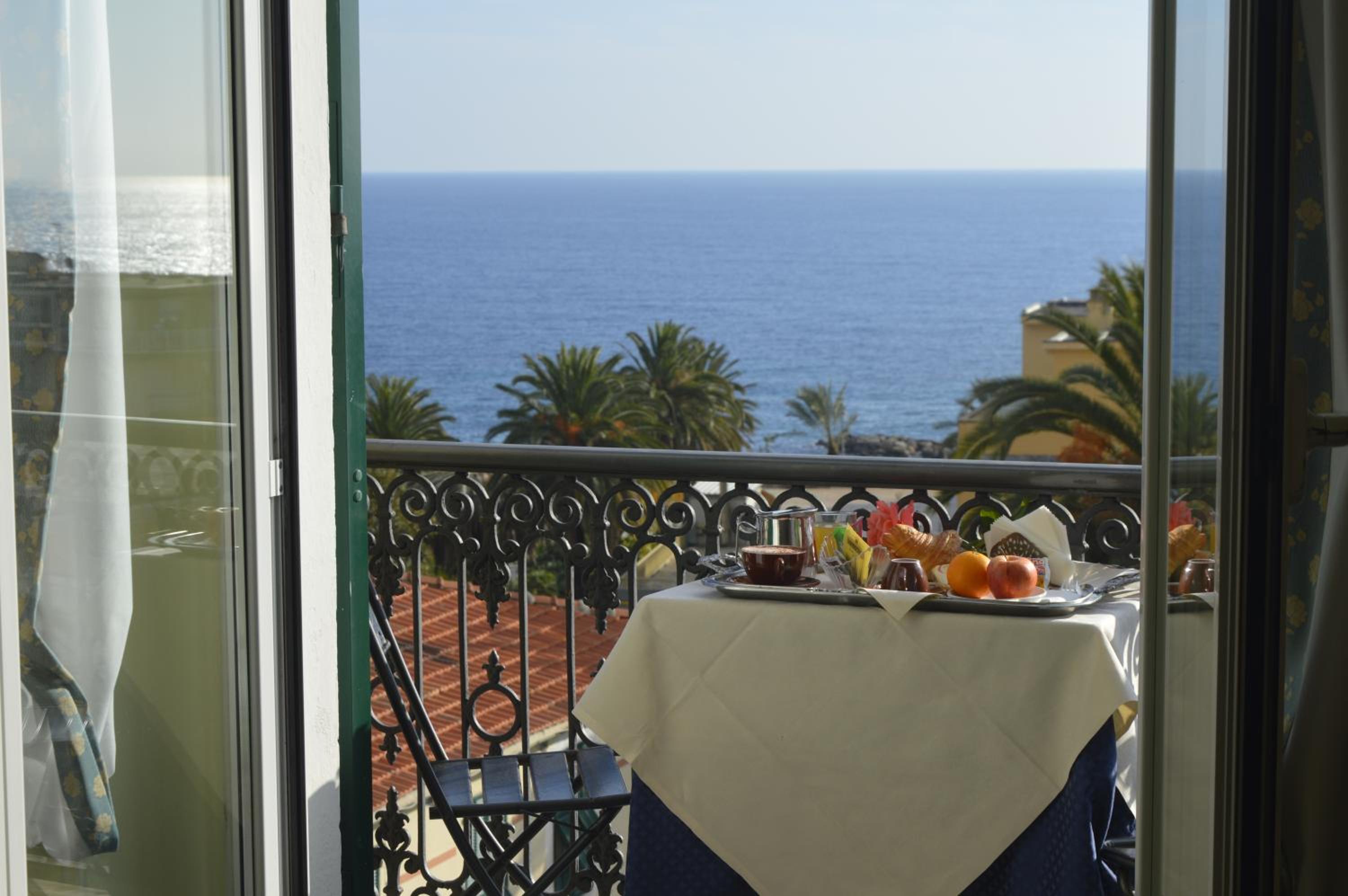 Double Room with Sea View - Photo 8