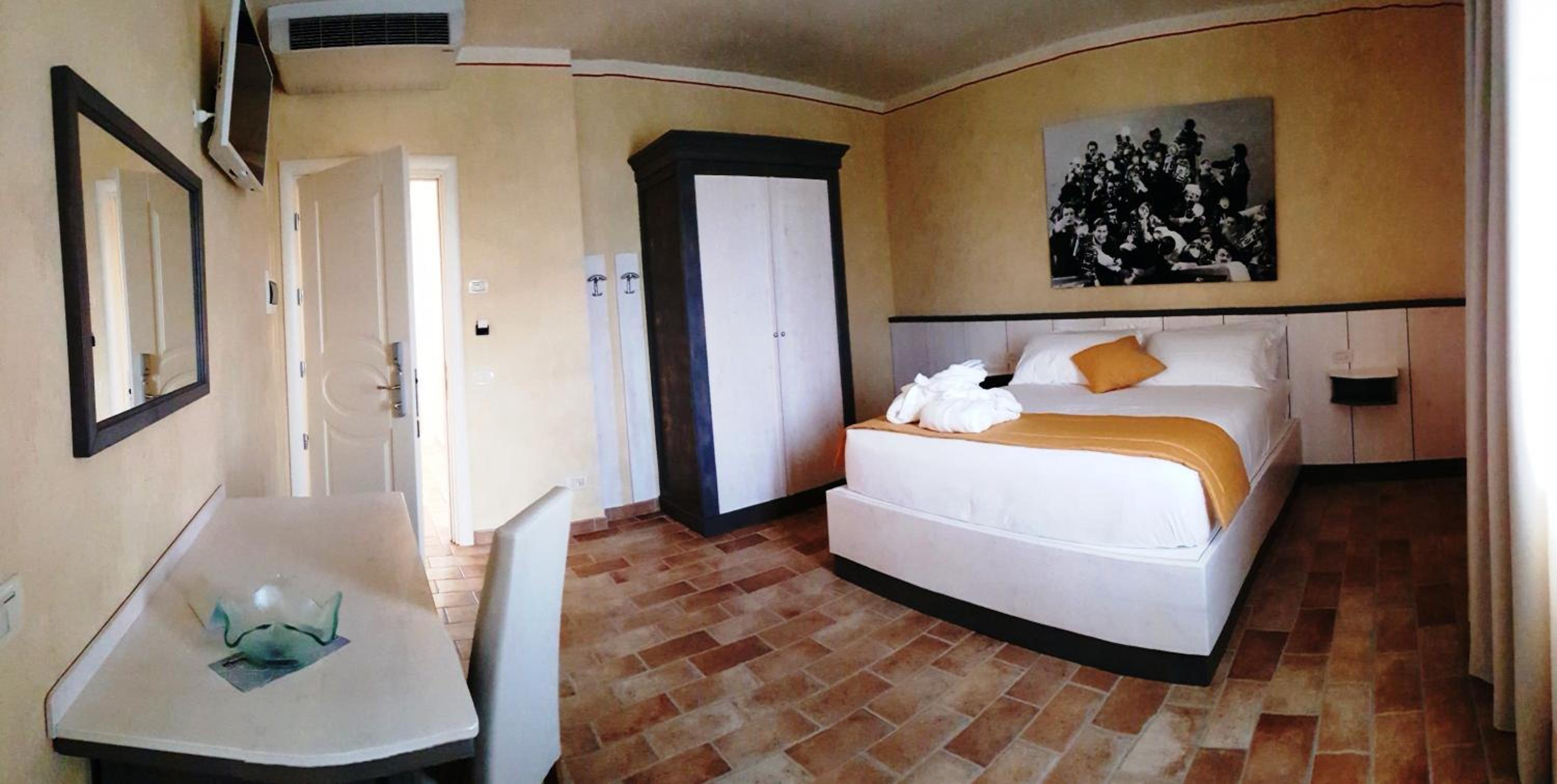 Deluxe Double Room with Extra Bed photo 2