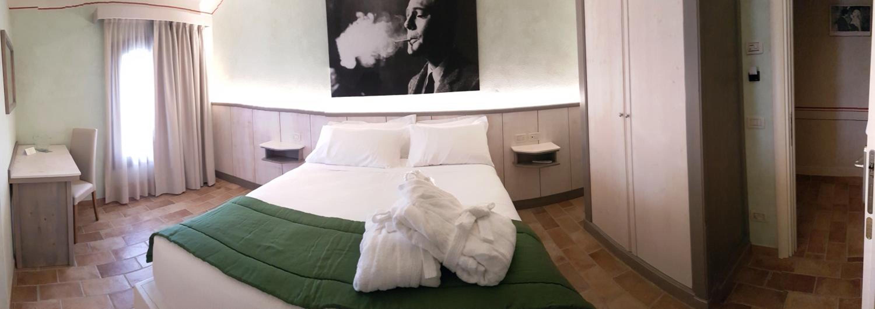 Twin Room with Extra Bed photo 2