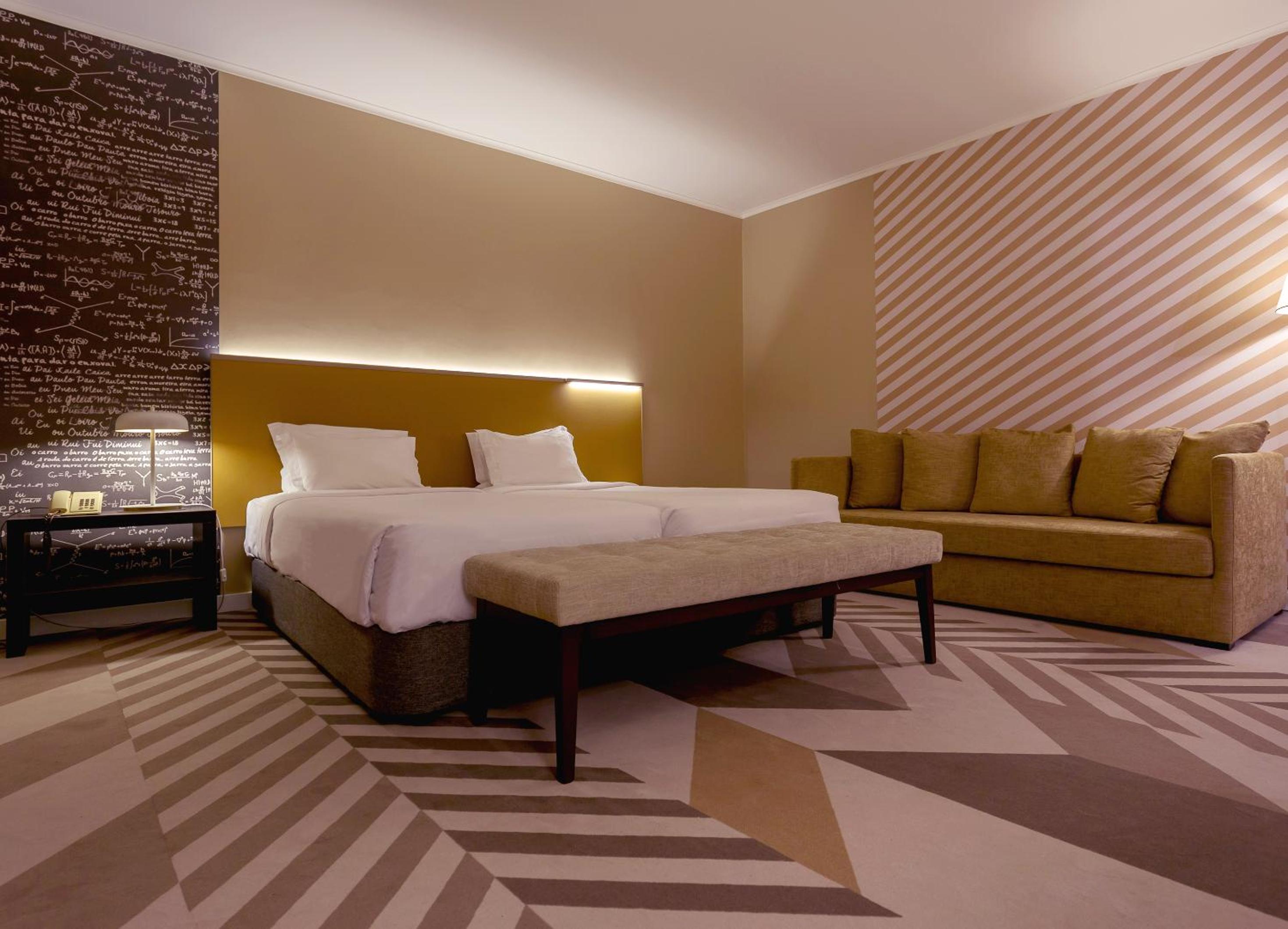 Standard Family Room - Photo 10