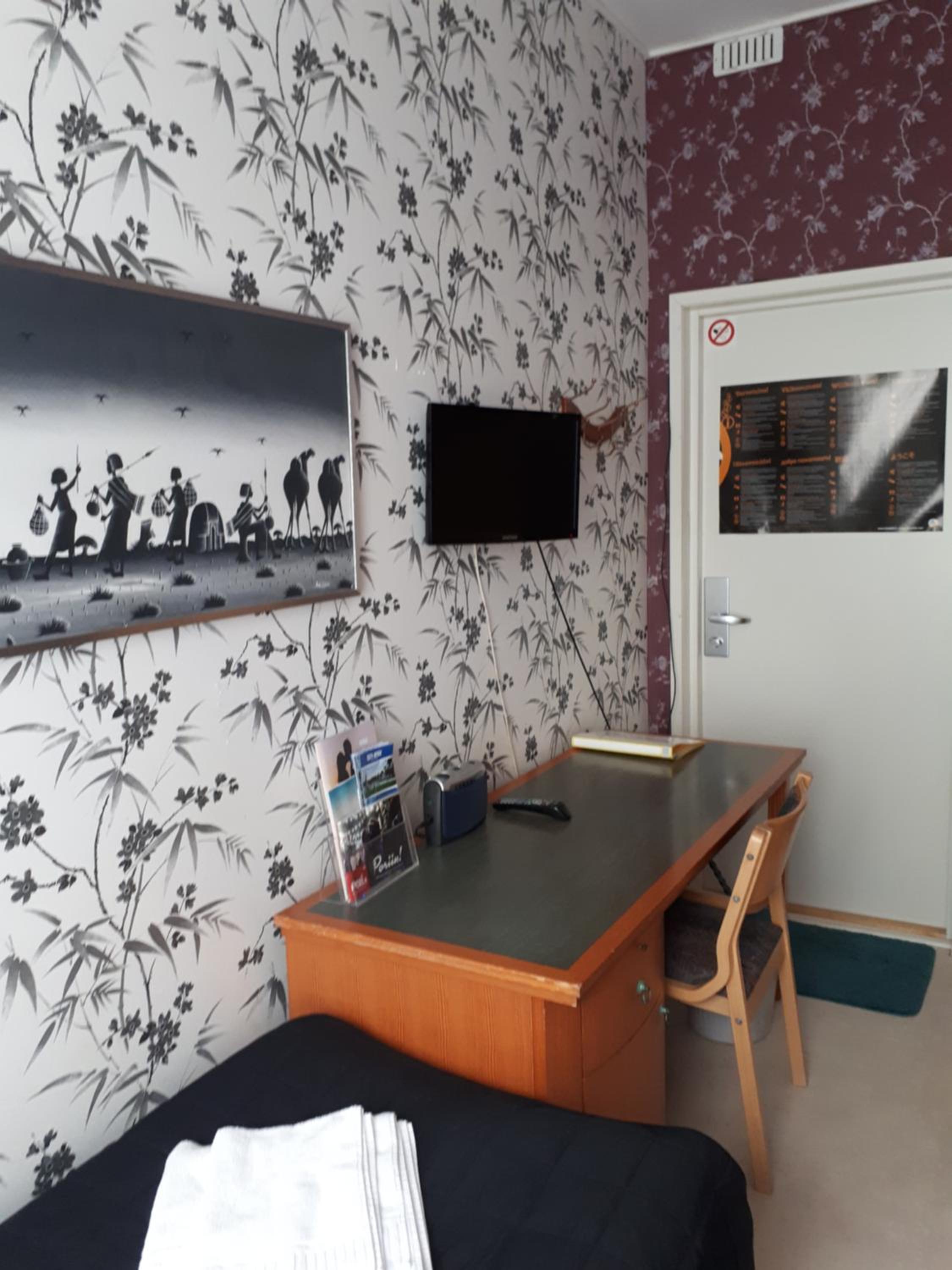Twin Room with Shared Bathroom photo 2