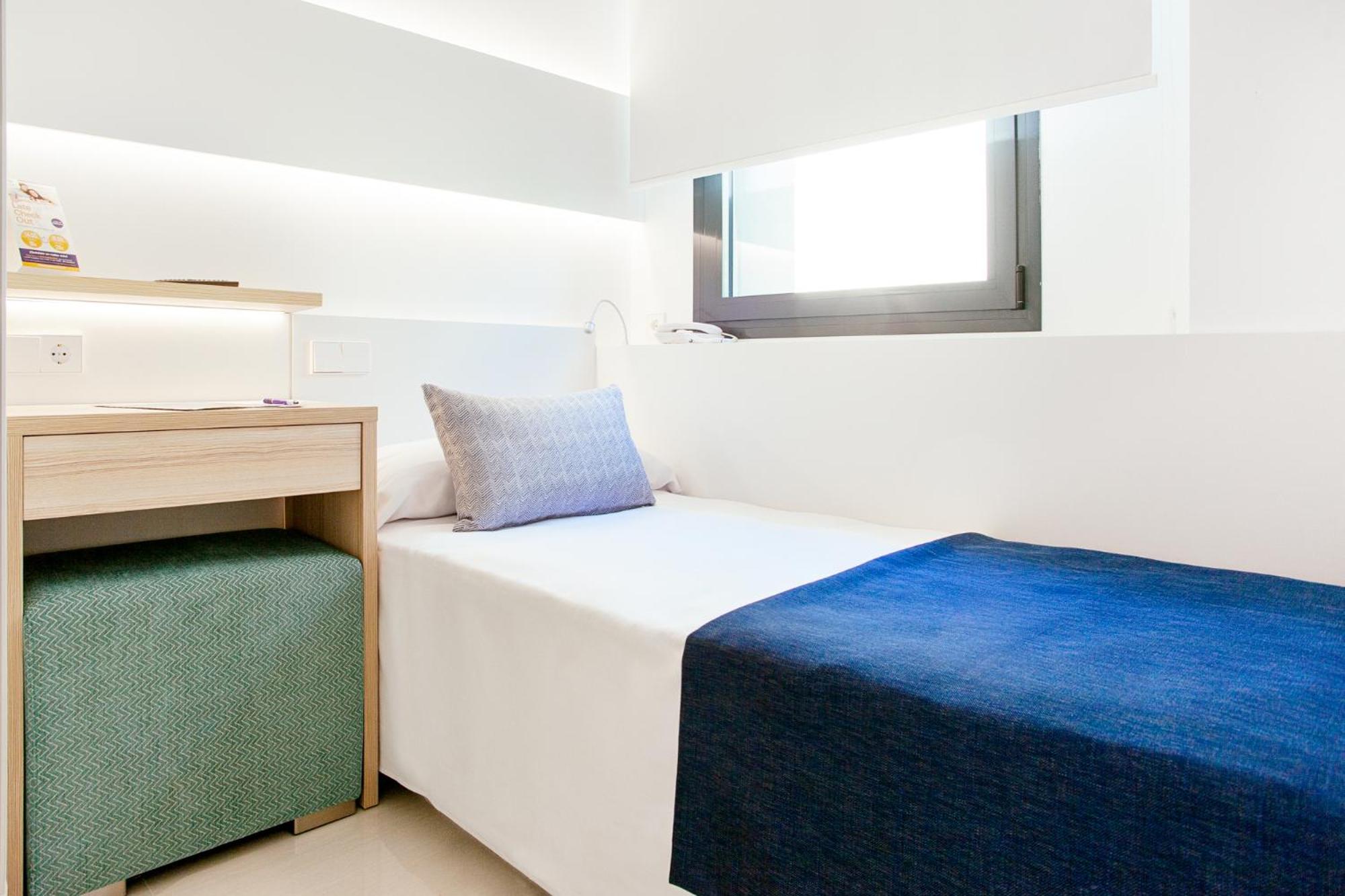 Standard Single Room - Photo 2