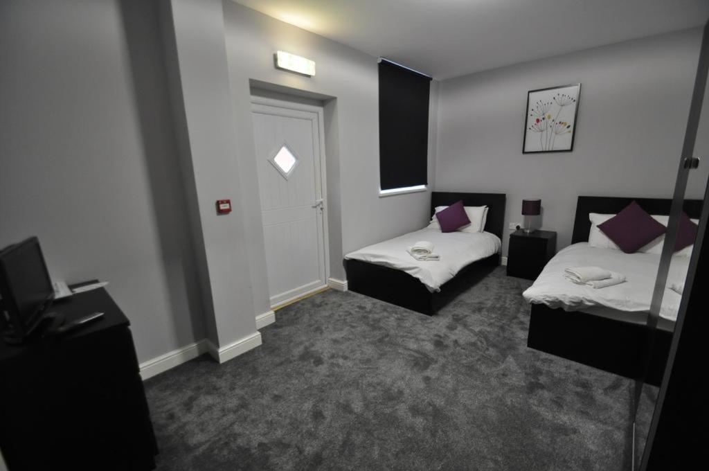 Twin Room with Shared Bathroom